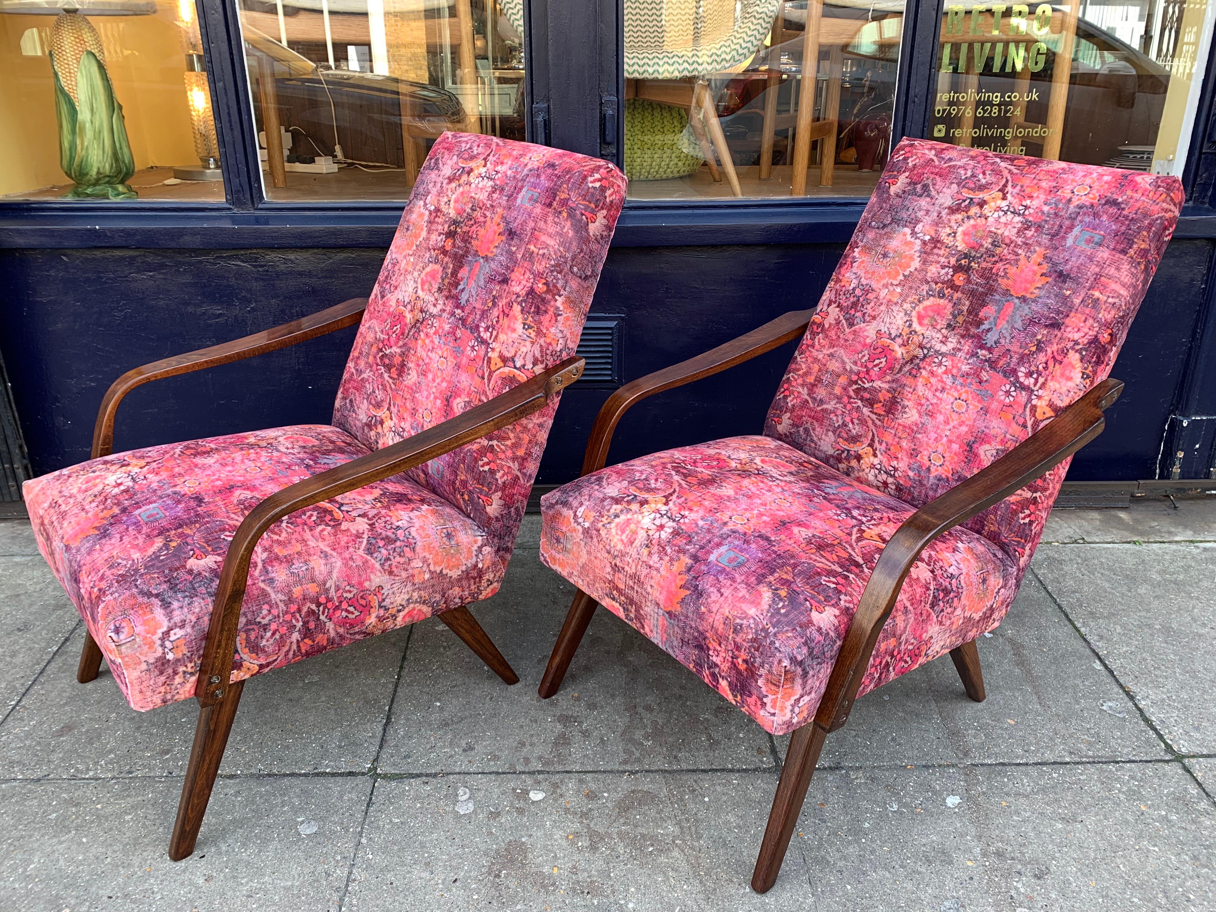 Mid-Century Modern Pair of Czech Republic 1960s Bentwood Beech Lounge Armchairs in Linwood Fabric