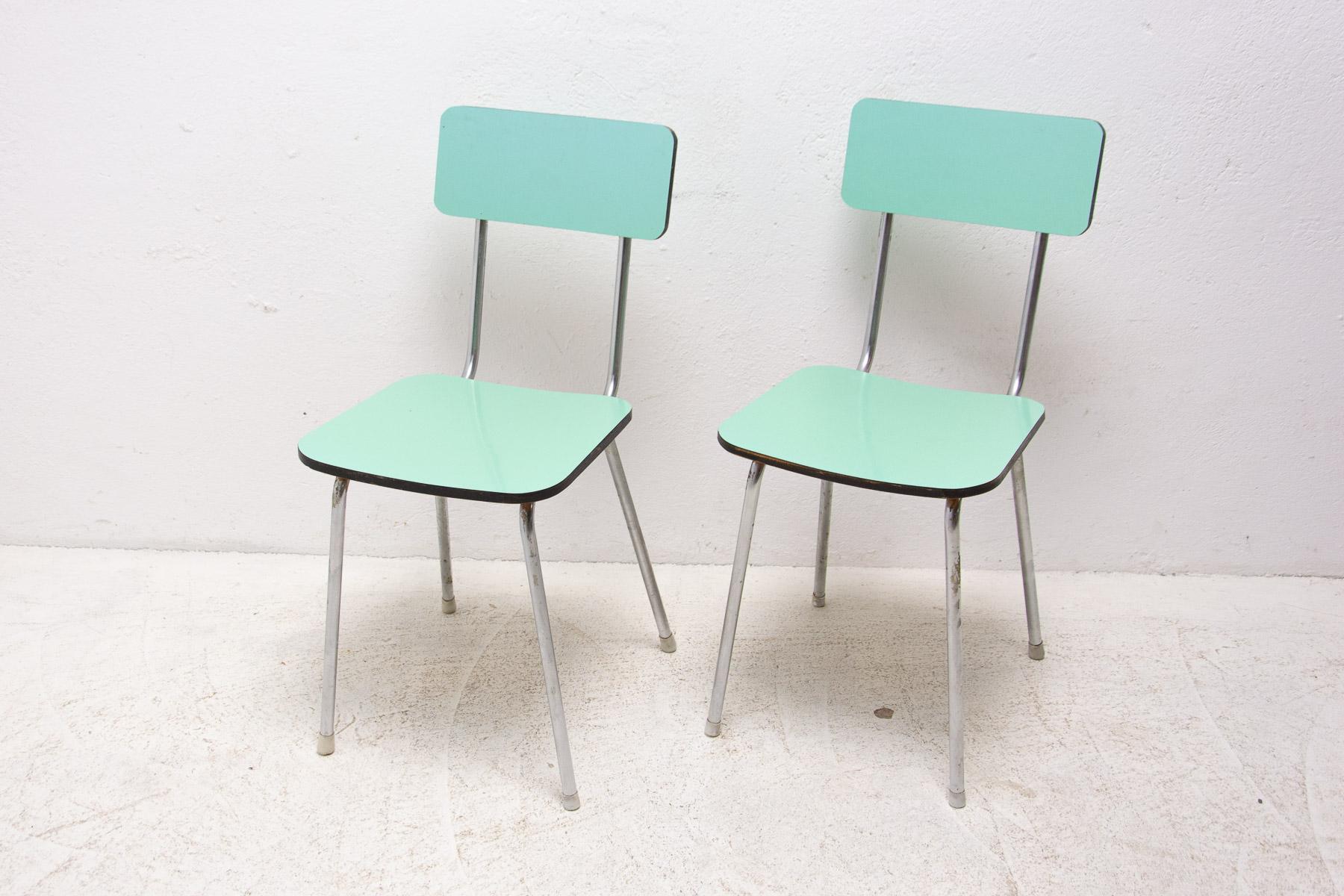  Paar tschechoslowakische Formica-Café-Stühle, 1960er Jahre (Eisen) im Angebot