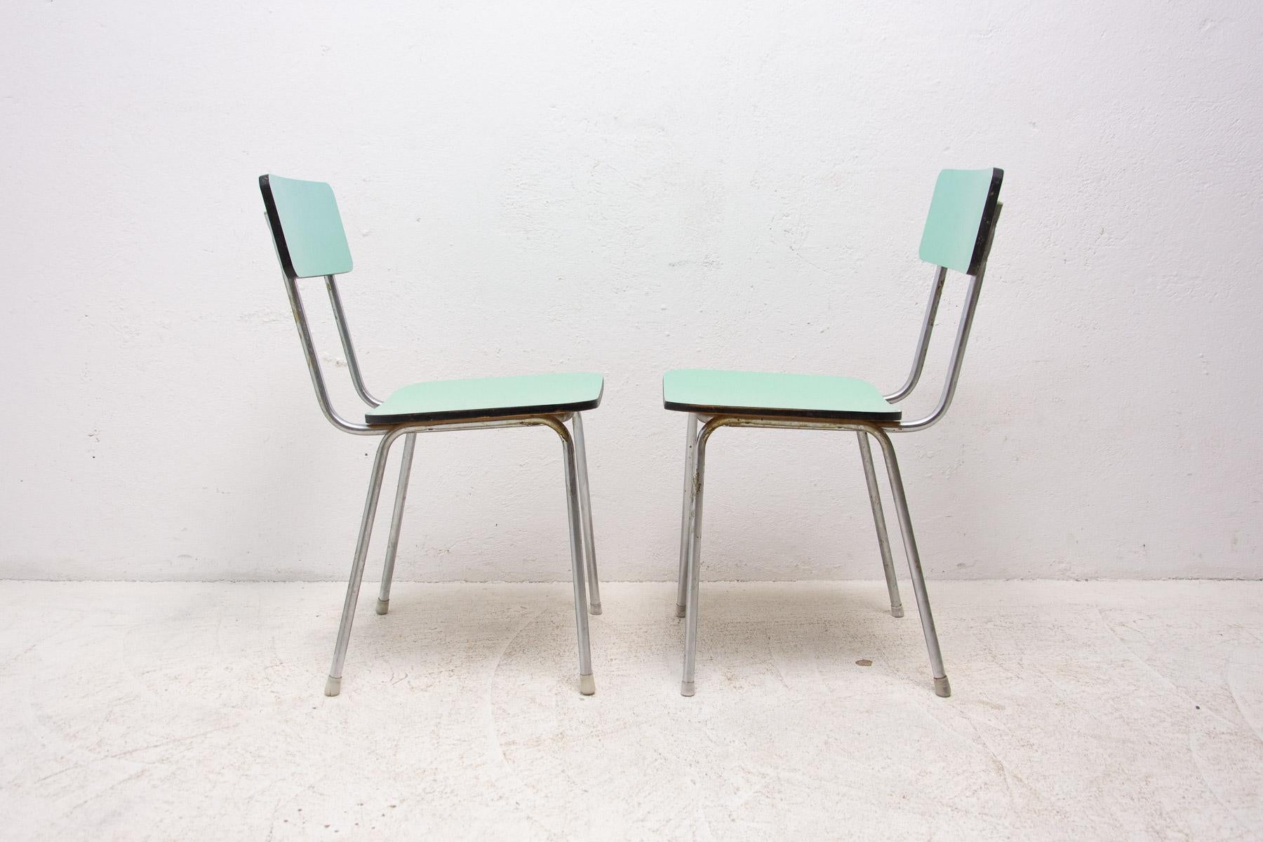  Paar tschechoslowakische Formica-Café-Stühle, 1960er Jahre im Angebot 1