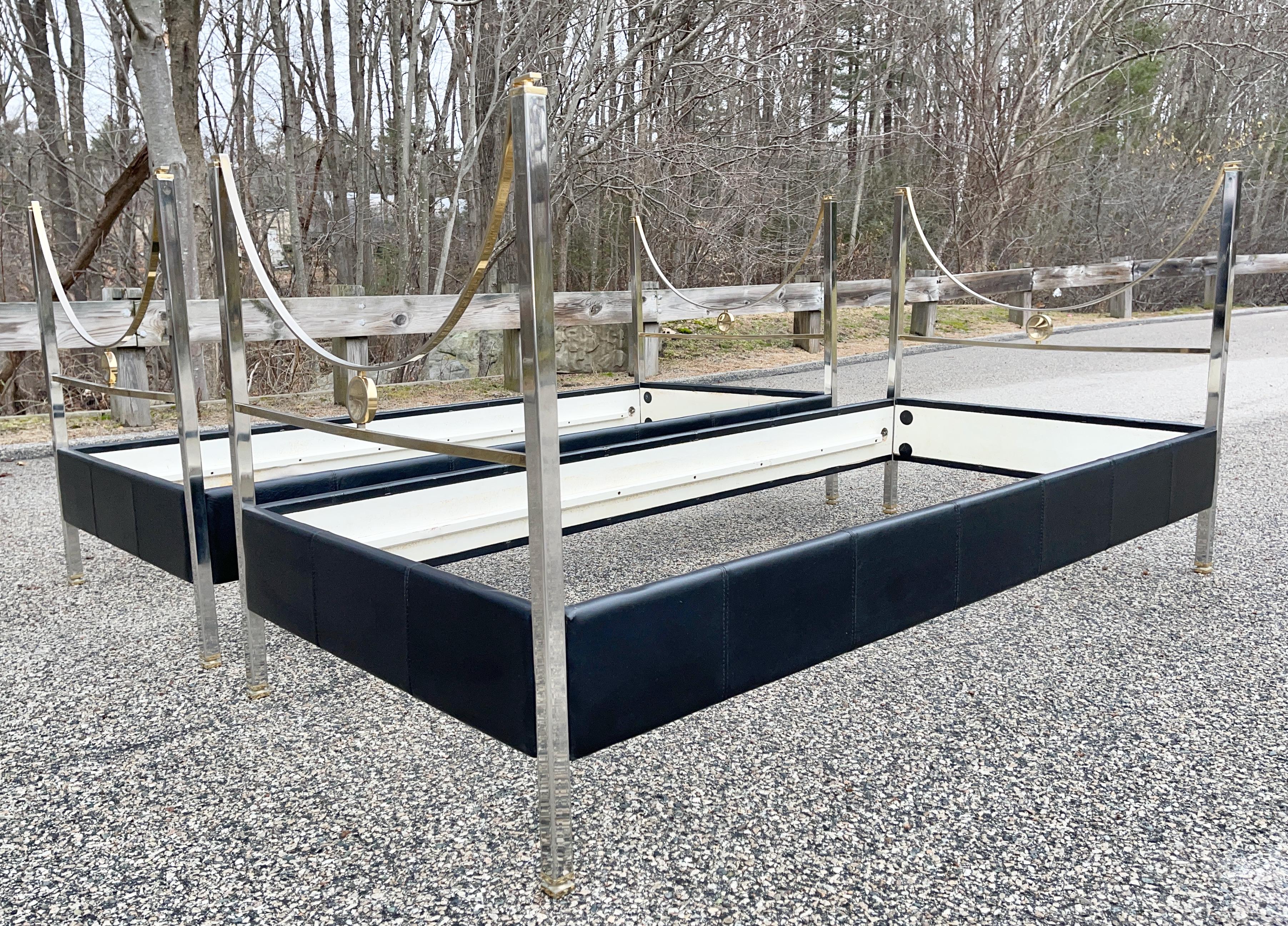 Pair of very rare Model D90 beds by Carlo de Carli (1910-1999) for Sormani in 1962.
Would be wonderful as daybeds for additional sofa seating.
What makes these beds literally unique is that the solid brass frames have been electroplated with nickel