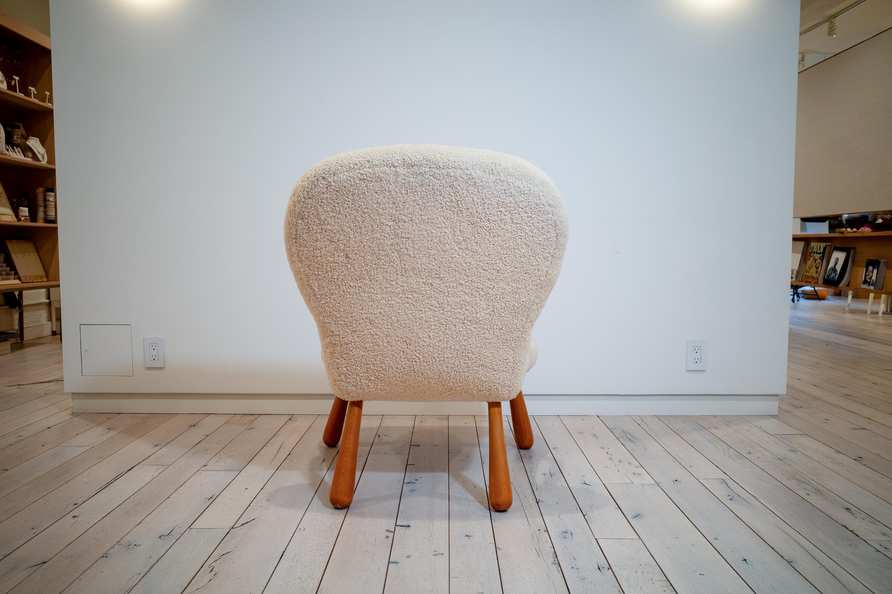 Pair of Dagmar Clam Chairs by Arnold Madsen For Sale 1