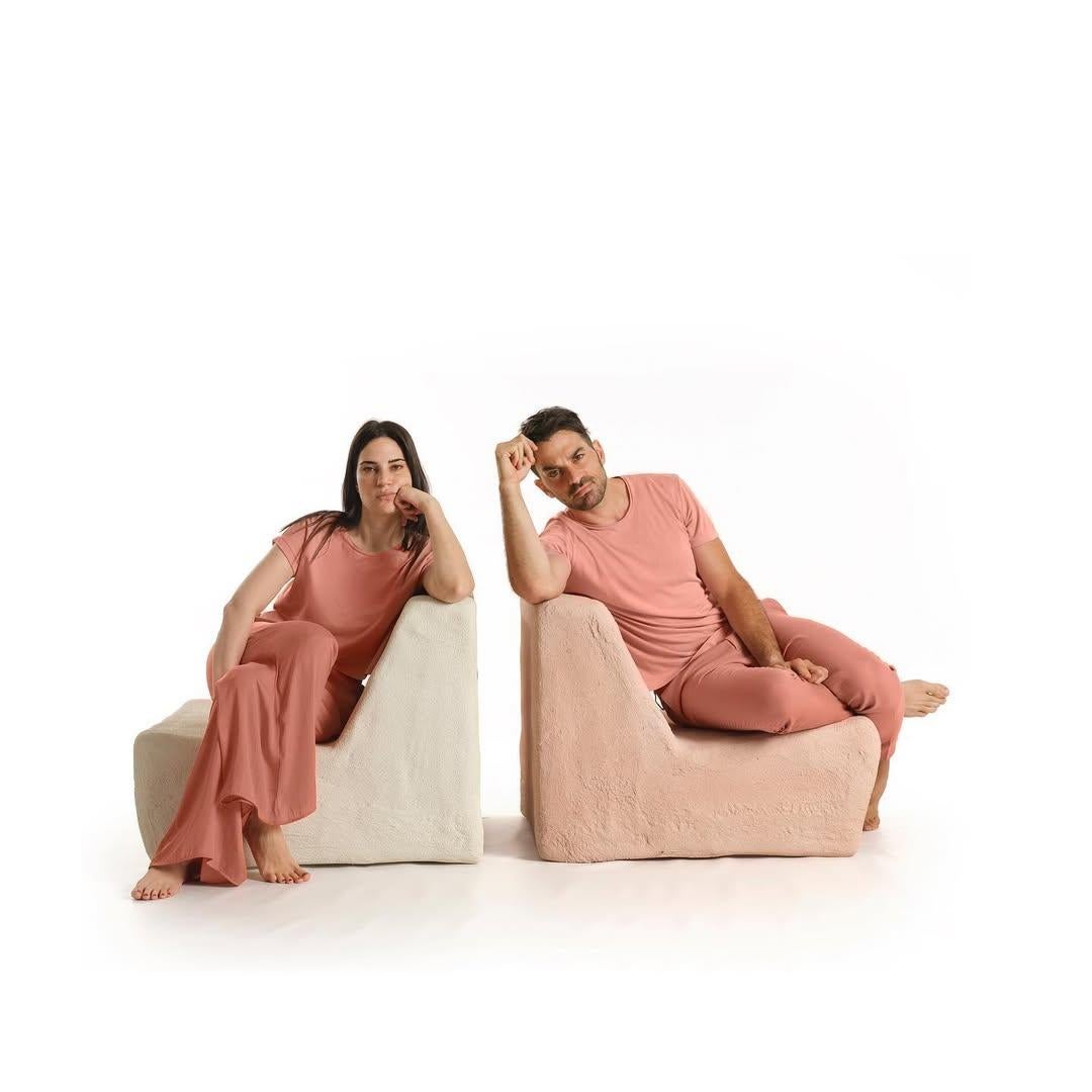 Pareja de sillas Daisy de hormigón coloreado - Interior - Exterior by Mary-Lynn & Carlo Poliestireno en venta