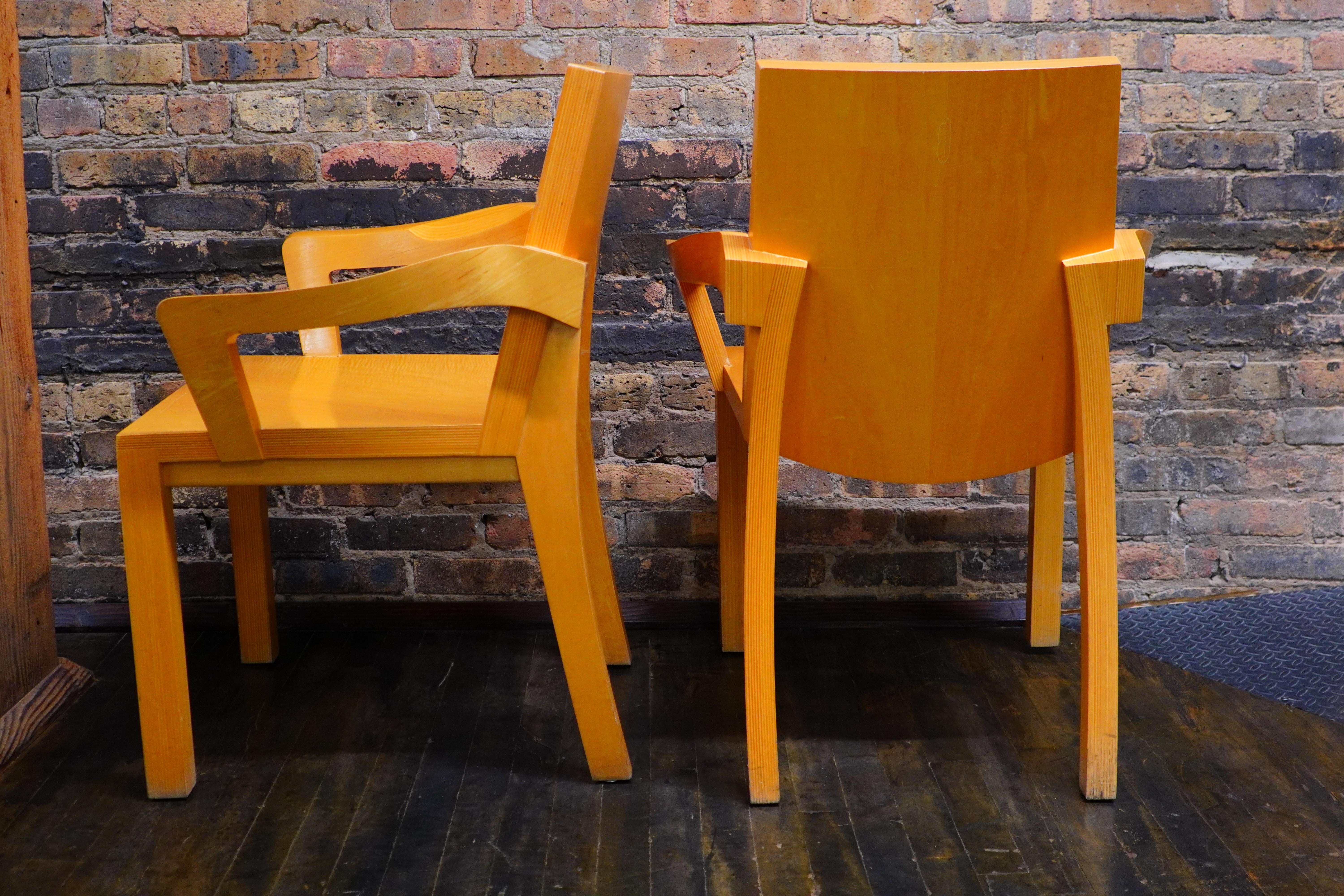 Moderno Pair of Dakota Jackson Library Arm Chairs in vendita