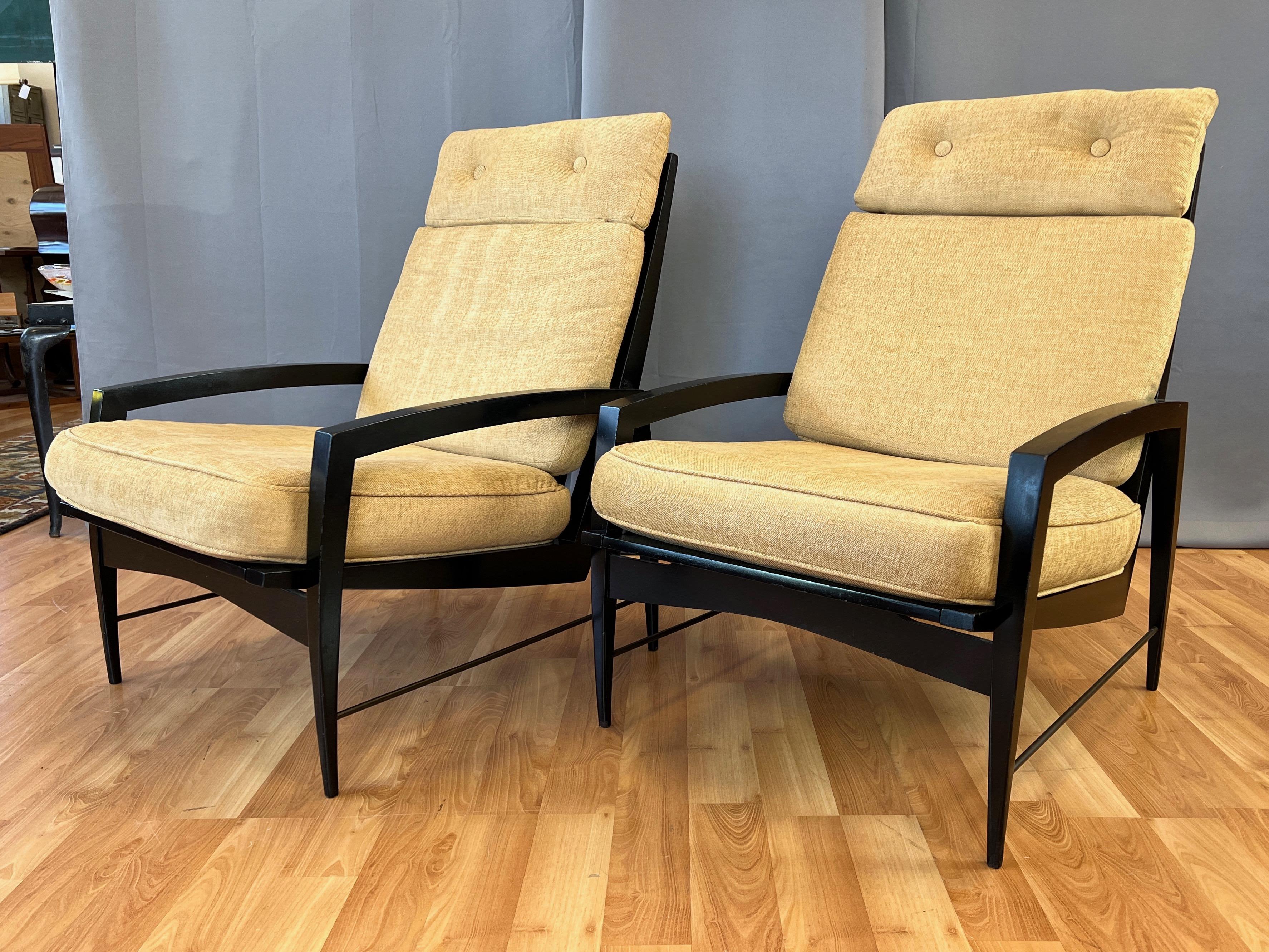 Mid-Century Modern Paire de chaises longues à haut dossier en laque noire Dan Johnson pour Selig, années 1950 en vente