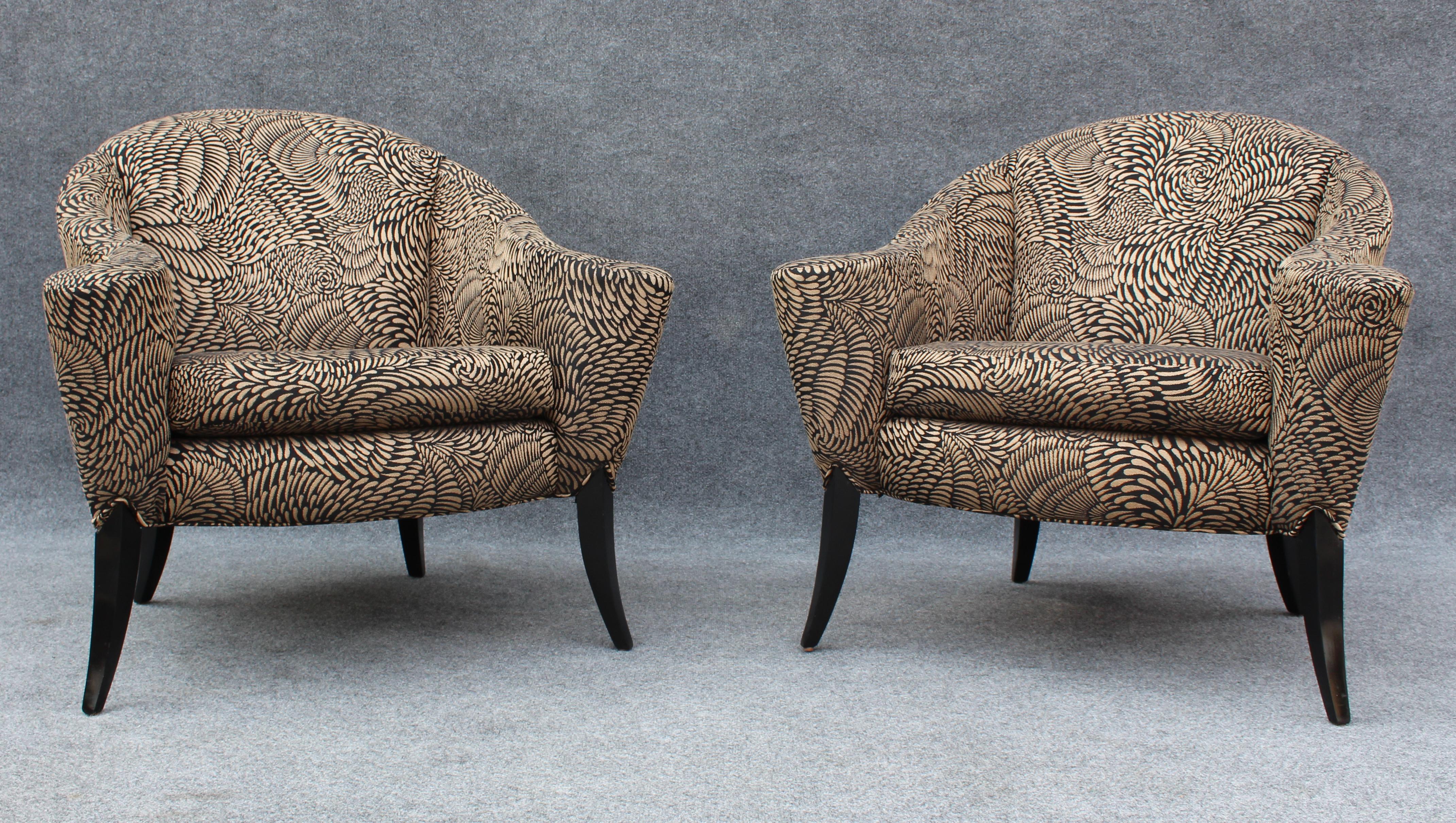 Cette paire de chaises a été conçue par Milo Baughman dans les années 1980 pour la production de Thayer Coggin. Surnommées 