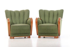 Pair of Danish 1940-50s Lounge Chairs with Carved Armrests in Oak