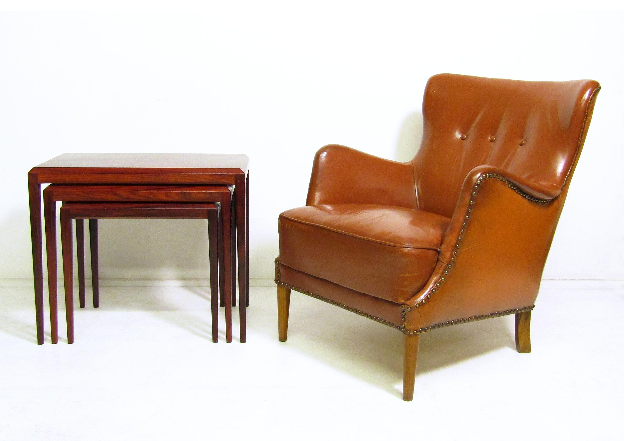 Pair of Danish 1940s Club Chairs in Leather by Fritz Hansen In Good Condition In Shepperton, Surrey
