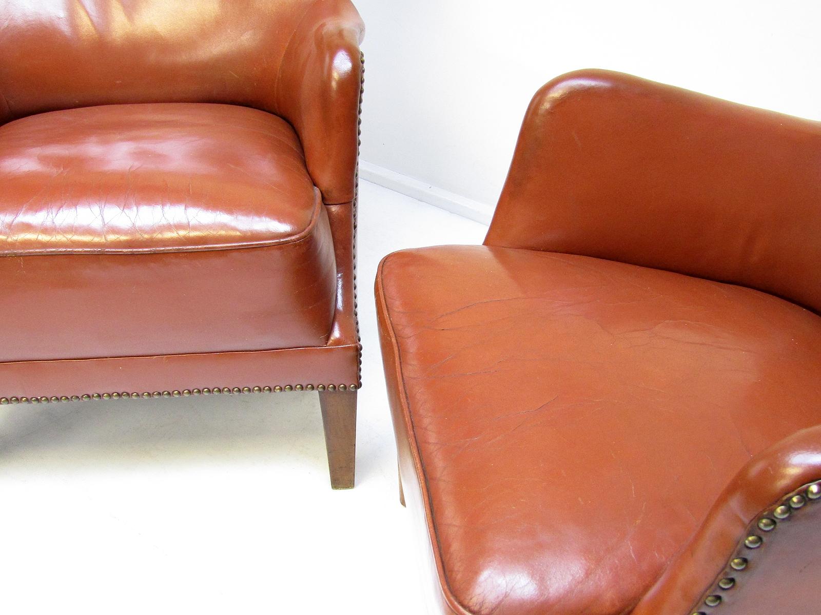 Pair of Danish 1940s Club Chairs in Leather by Fritz Hansen 3