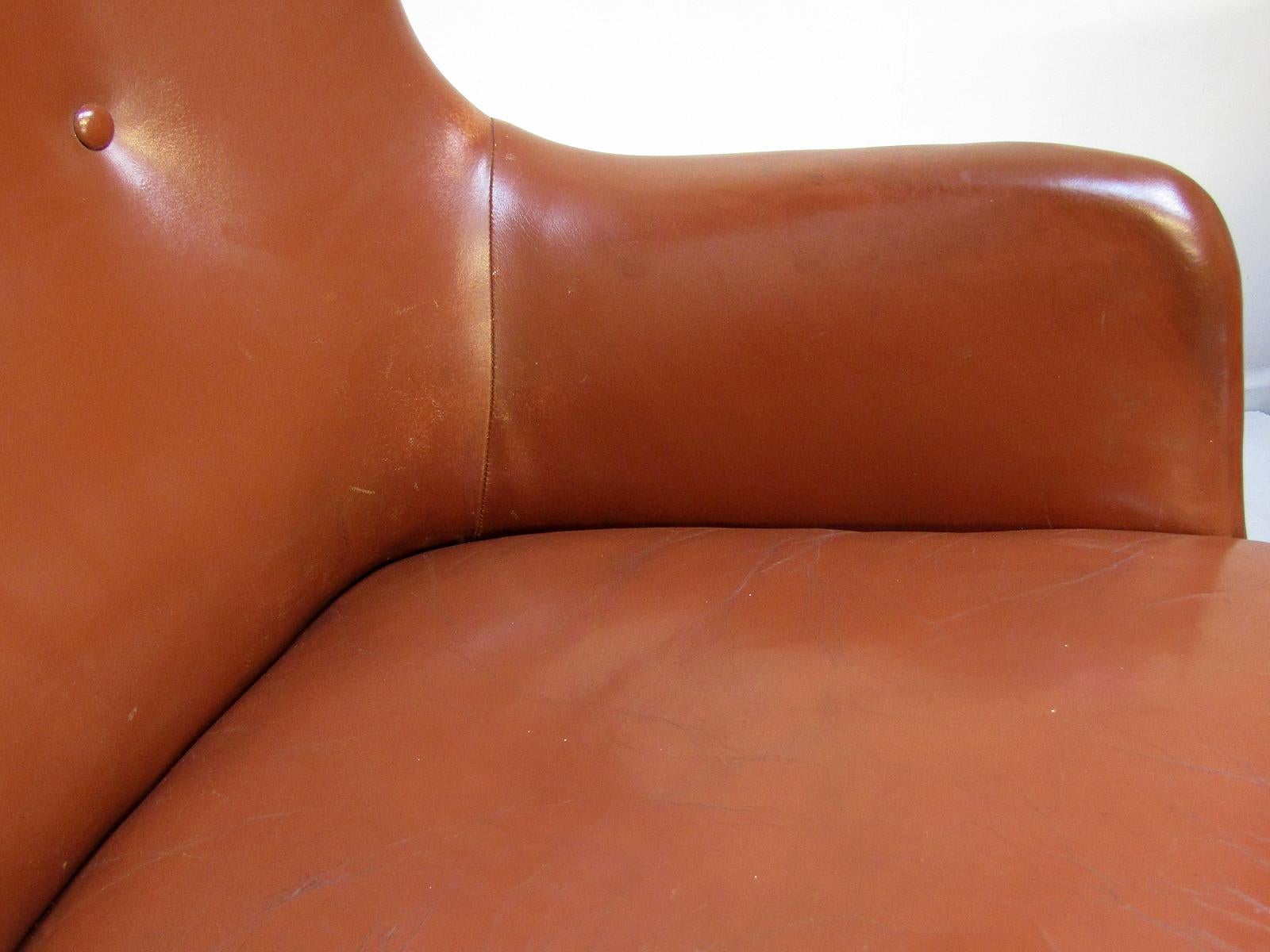 Pair of Danish 1940s Club Chairs in Leather by Fritz Hansen 4