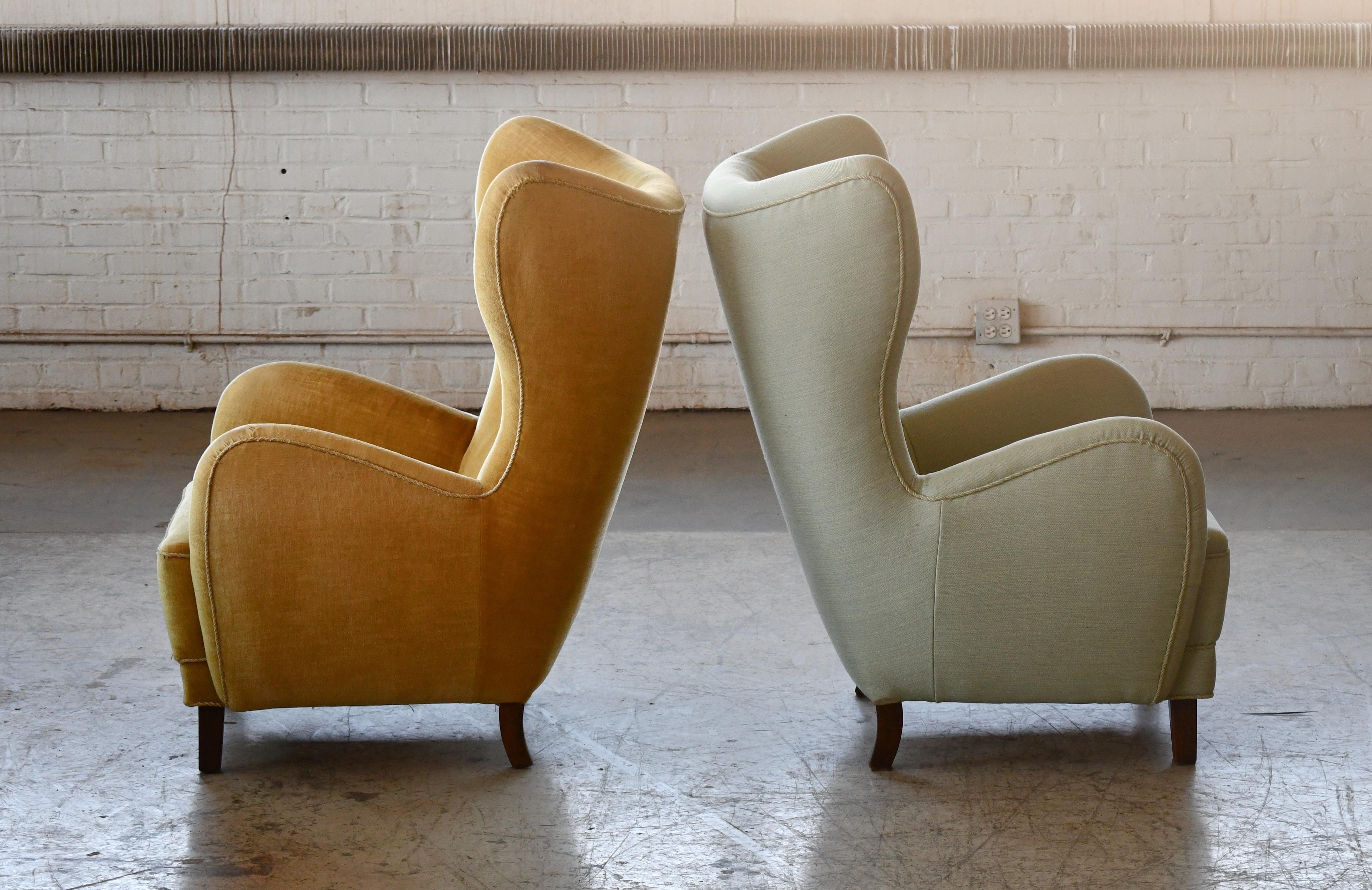 Paar dänische Sessel mit hoher Rückenlehne aus den 1940er Jahren, zugeschrieben Flemming Lassen (Moderne der Mitte des Jahrhunderts)