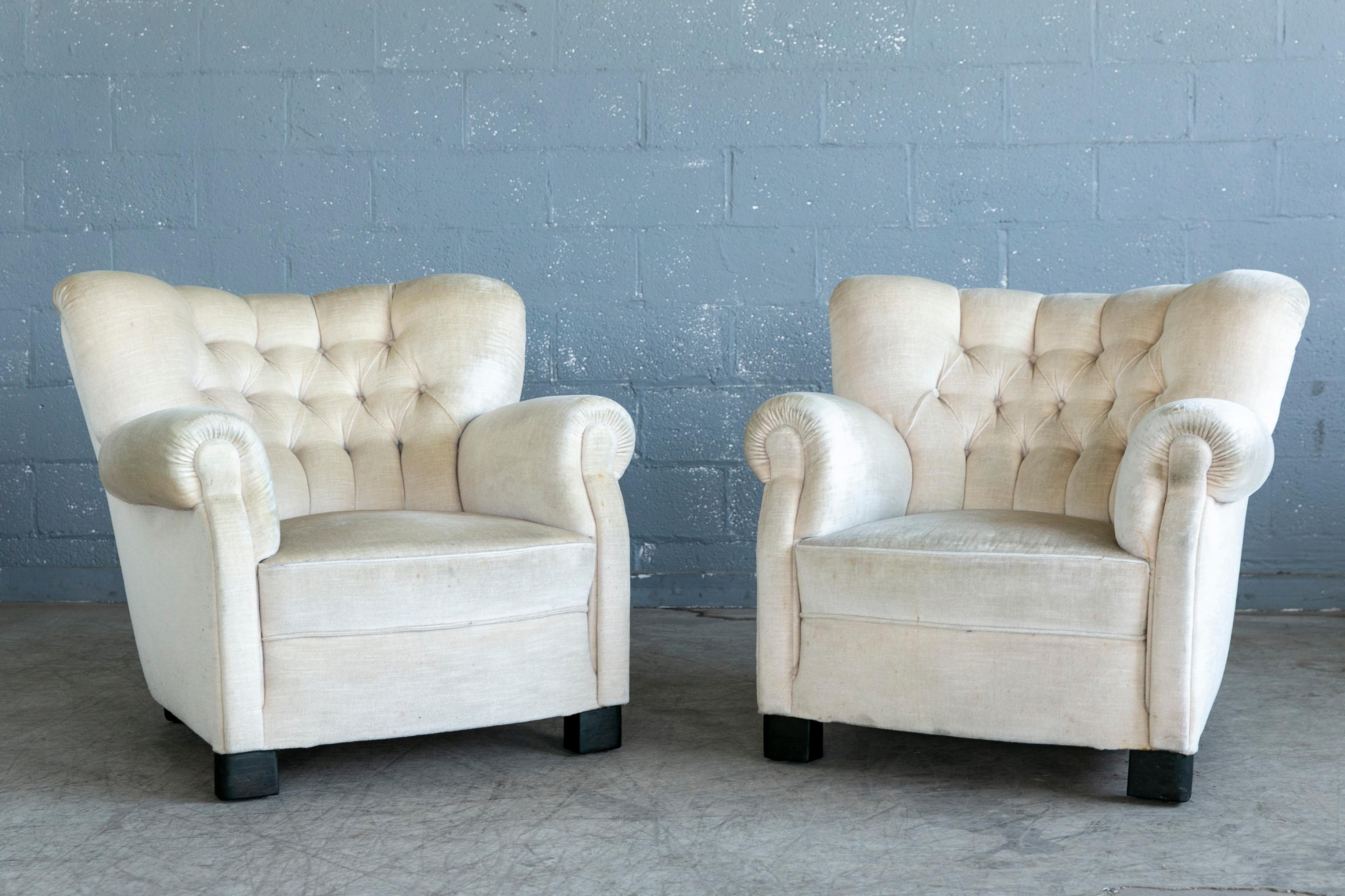 Mid-Century Modern Pair of Danish 1940s Large Club Chairs in the Style of Fritz Hansen Model 1518