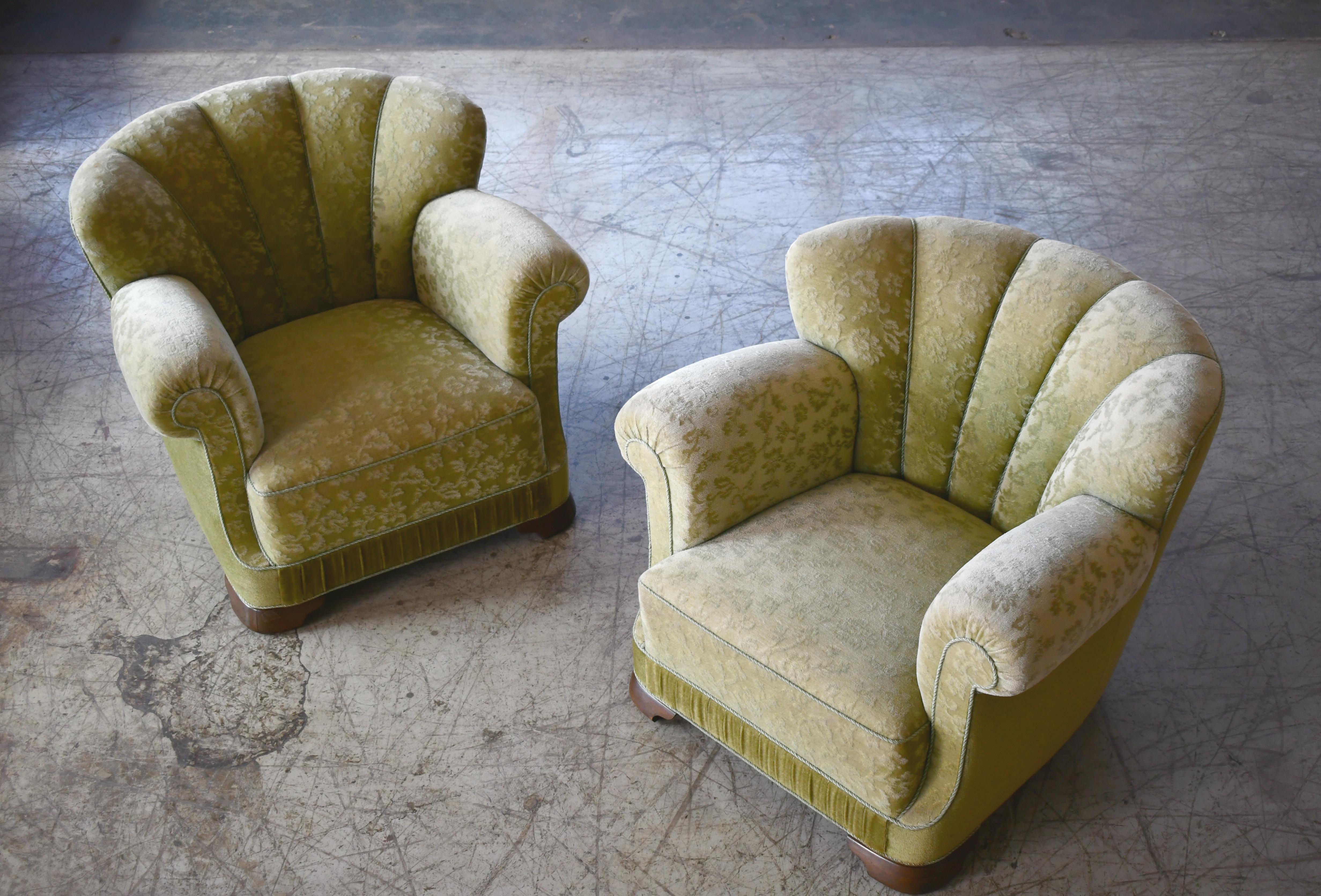 Mohair Pair of Danish 1940s Large Club Chairs in the Style of Fritz Hansen Model 1518