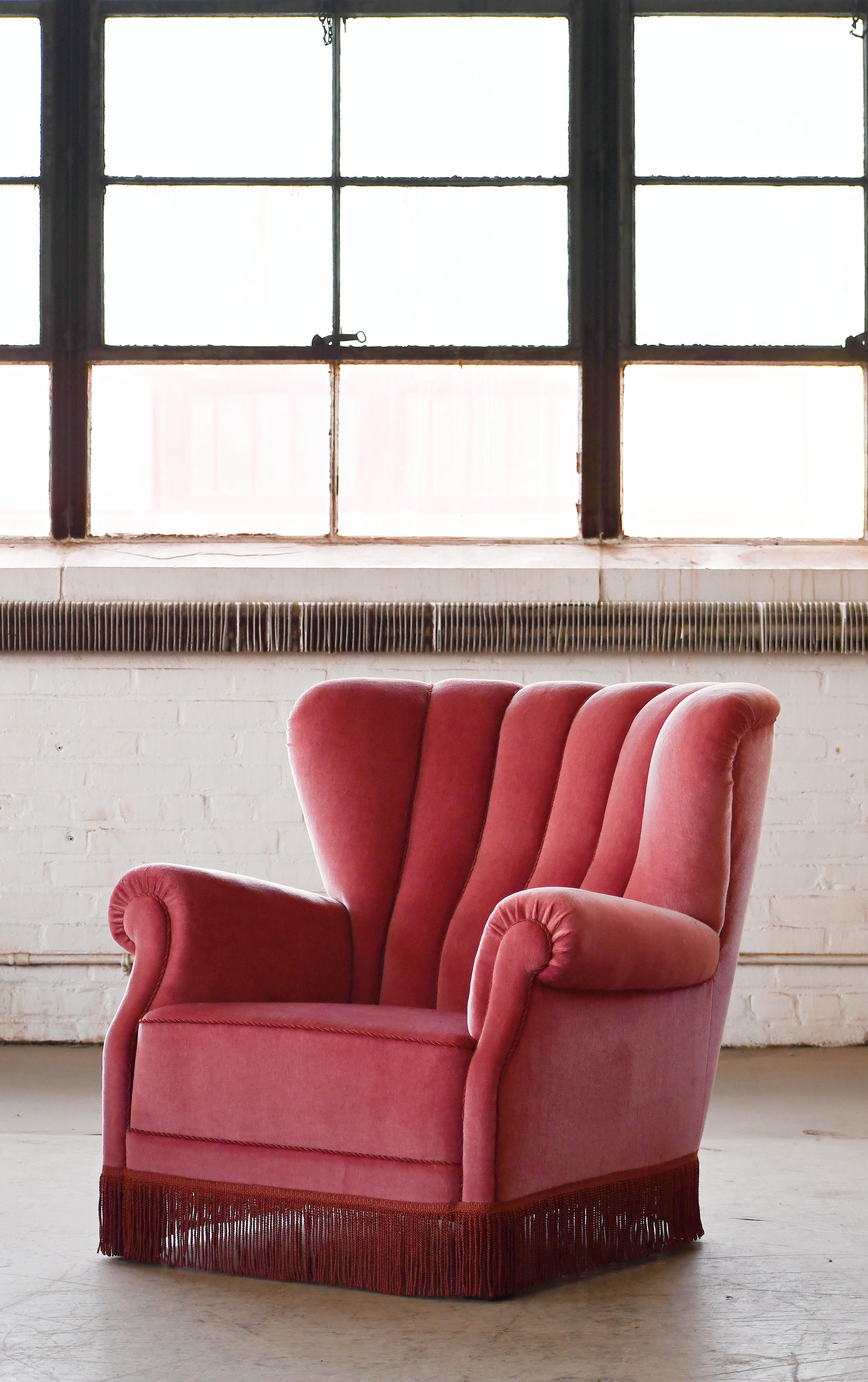 Mid-20th Century Pair of Danish 1940s Large Club Chairs Model 1518 by Fritz Hansen in Pink Mohair For Sale