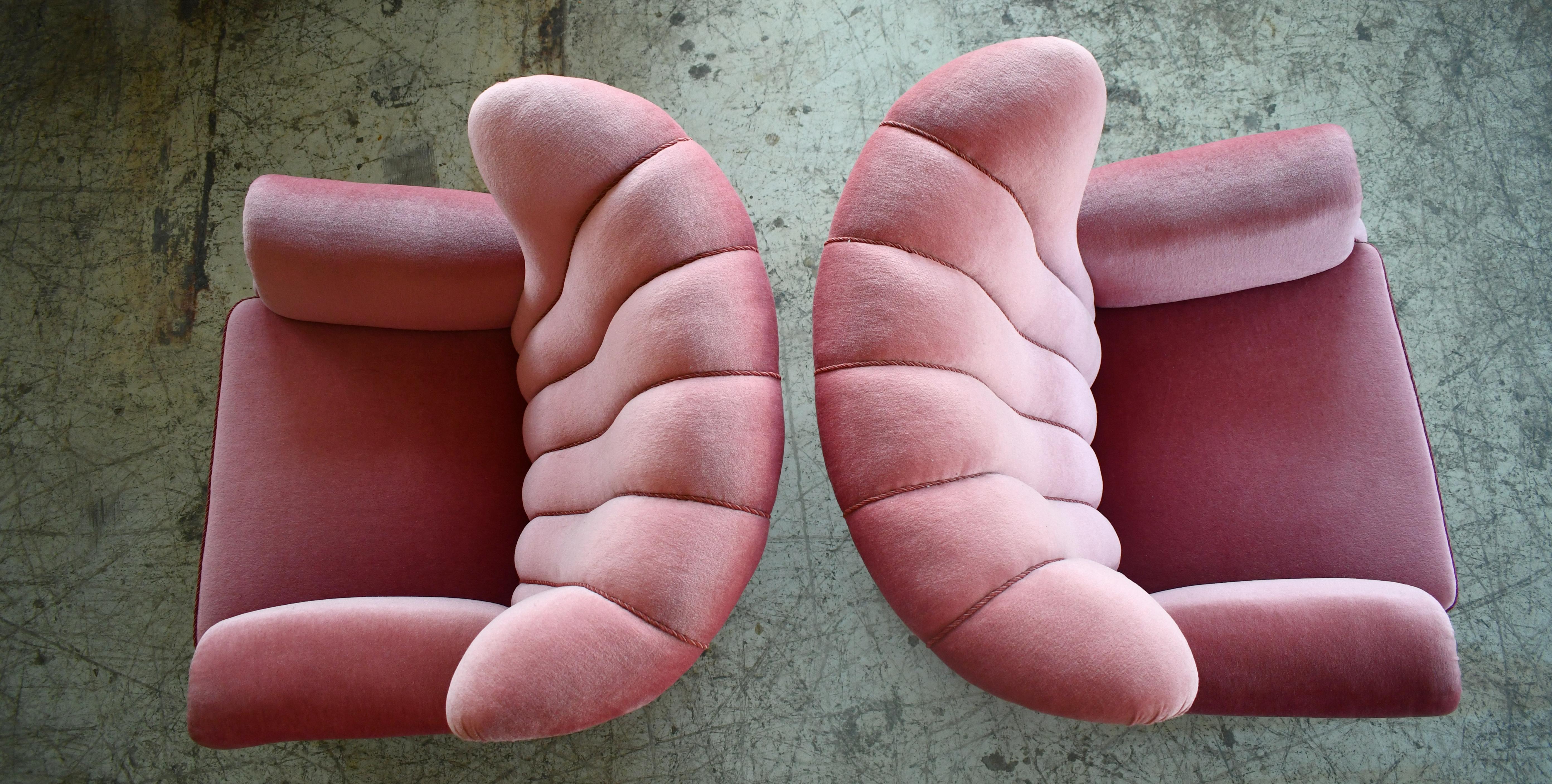 Pair of Danish 1940s Large Club Chairs Model 1518 by Fritz Hansen in Pink Mohair For Sale 3