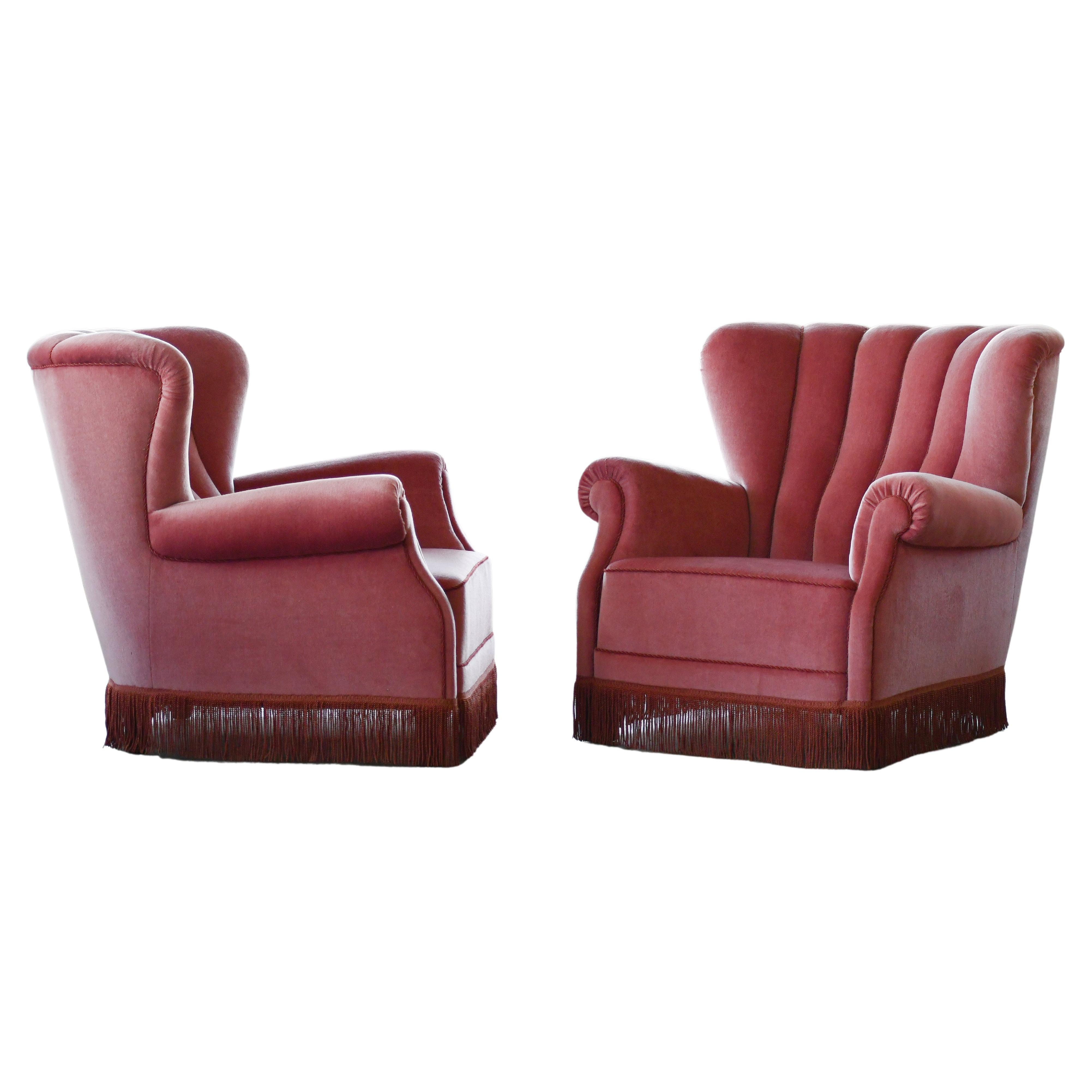 Pair of Danish 1940s Large Club Chairs Model 1518 by Fritz Hansen in Pink Mohair