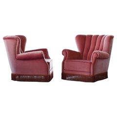 Vintage Pair of Danish 1940s Large Club Chairs Model 1518 by Fritz Hansen in Pink Mohair