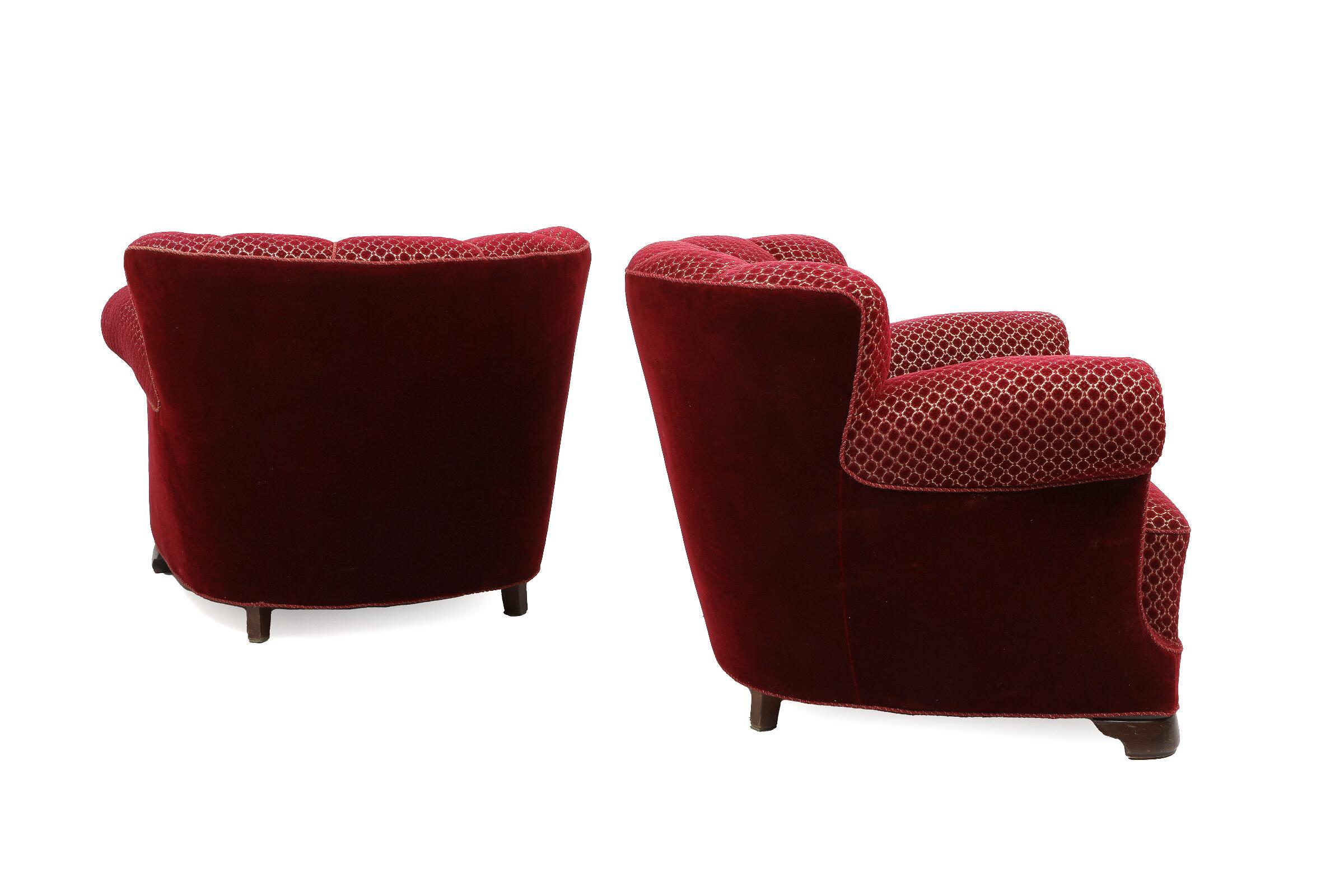 Mid-20th Century Pair of Danish 1940s Large Low Back Club Chairs Style of Fritz Hansen