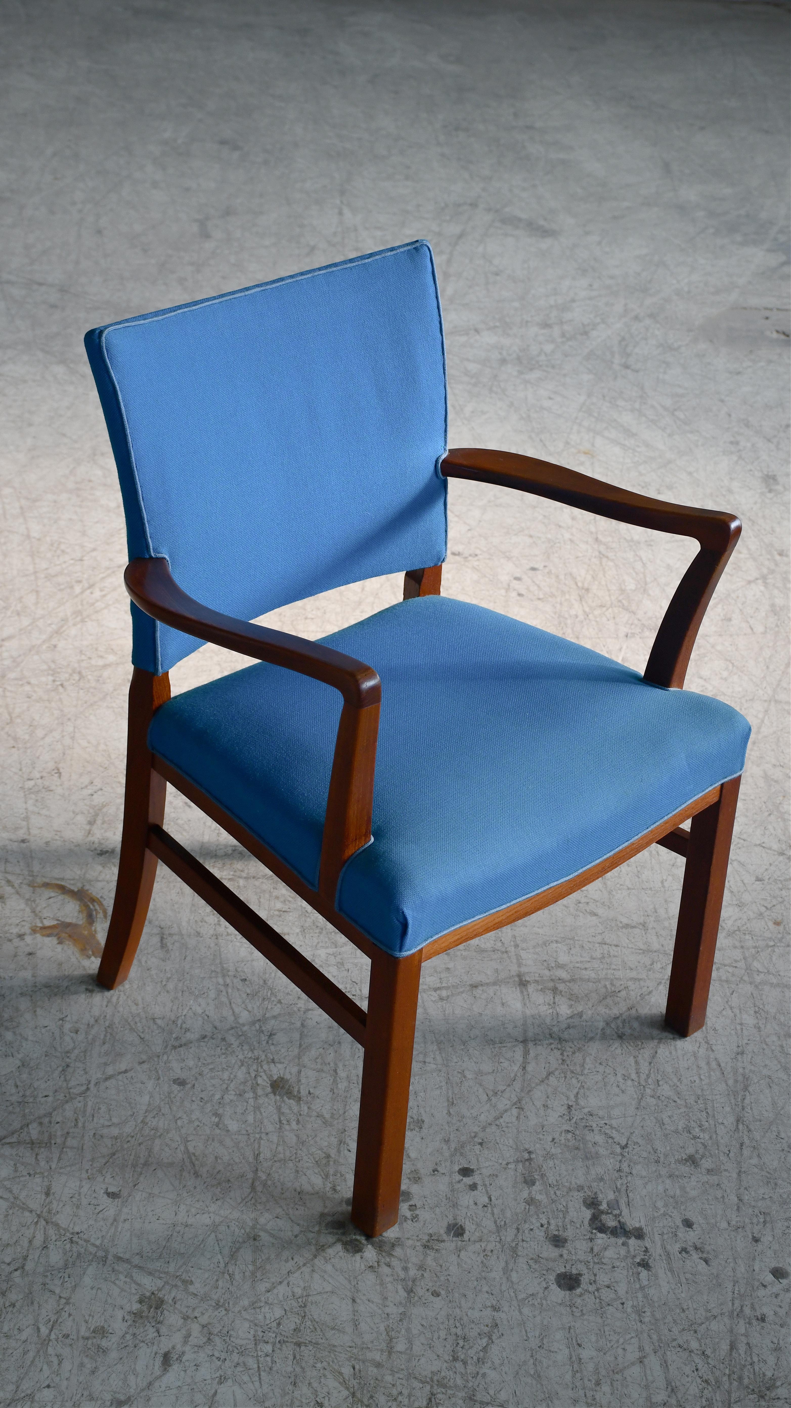 Pair of Danish 1940s Mahogany Side or Desk Chairs with Open Armrests (v) In Good Condition In Bridgeport, CT