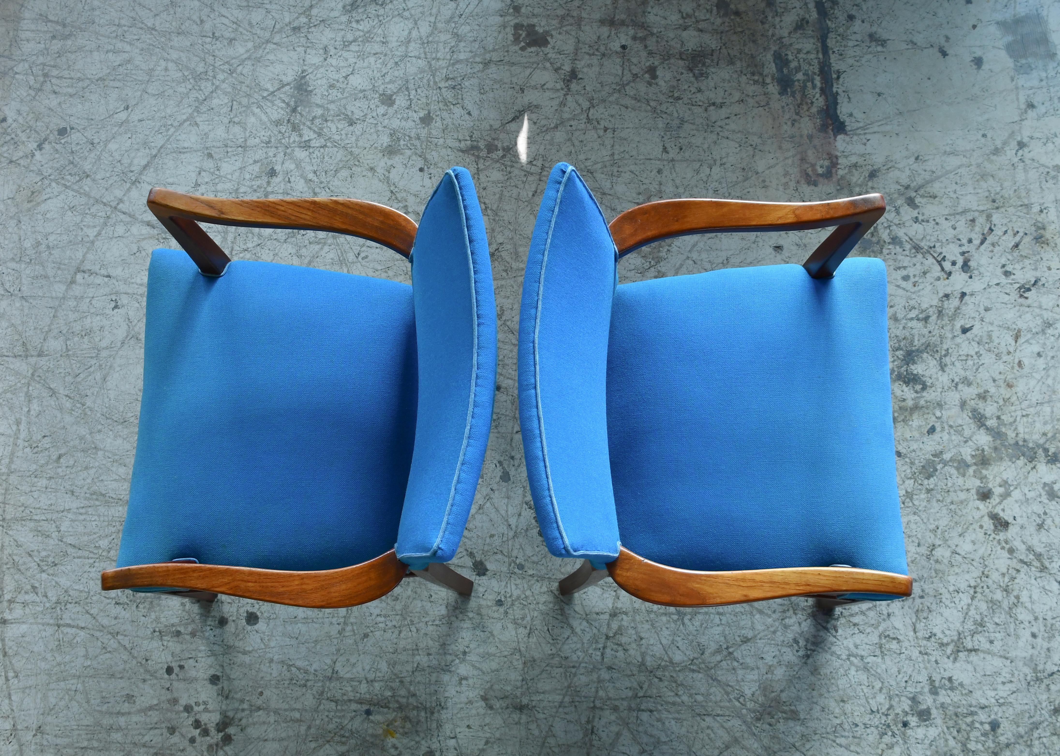 Mid-20th Century Pair of Danish 1940s Mahogany Side or Desk Chairs with Open Armrests (v)