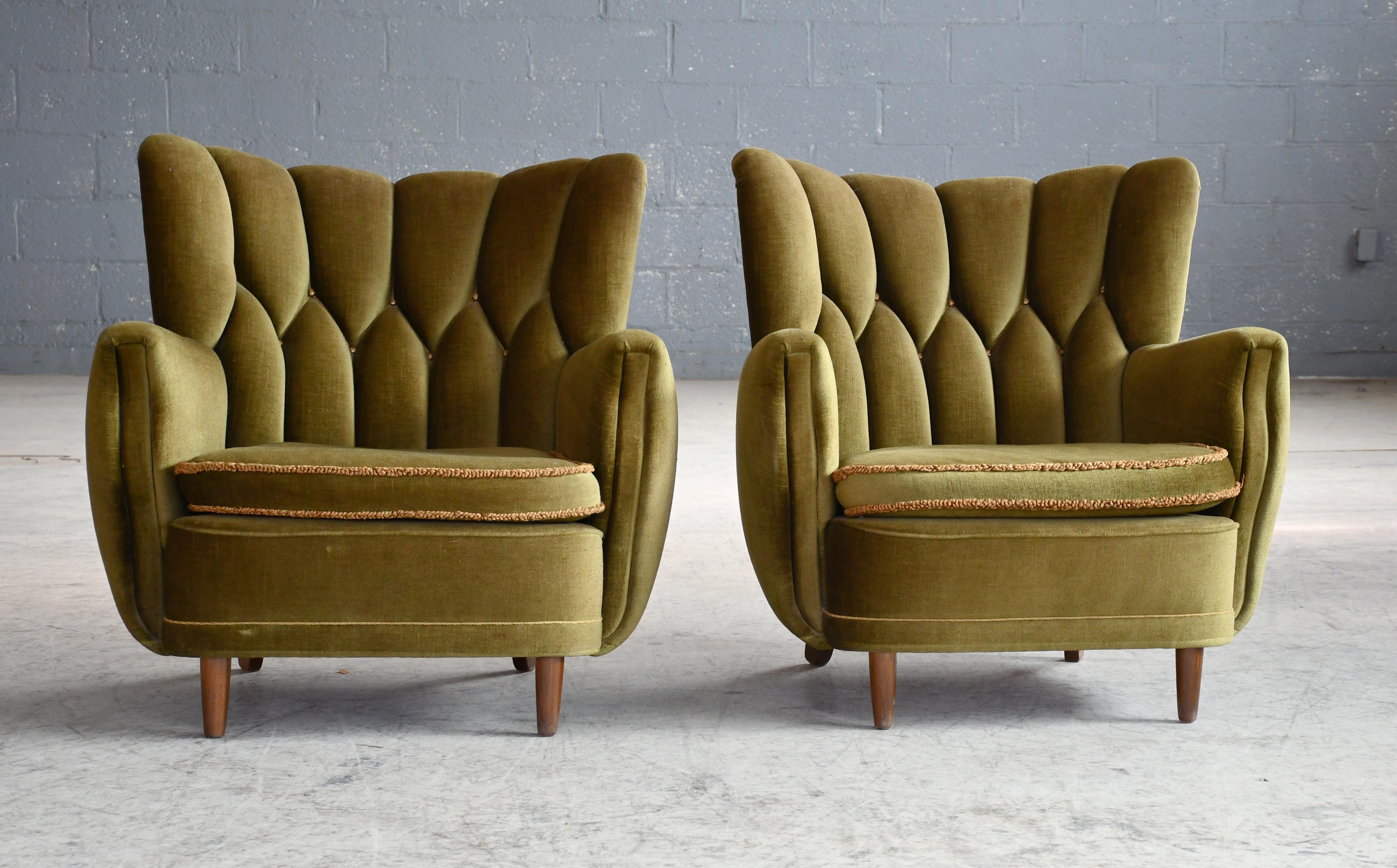 Pareja de sillas Club danesas con respaldo bajo estilo Fritz Hansen de la década de 1940 Moderno de mediados de siglo en venta