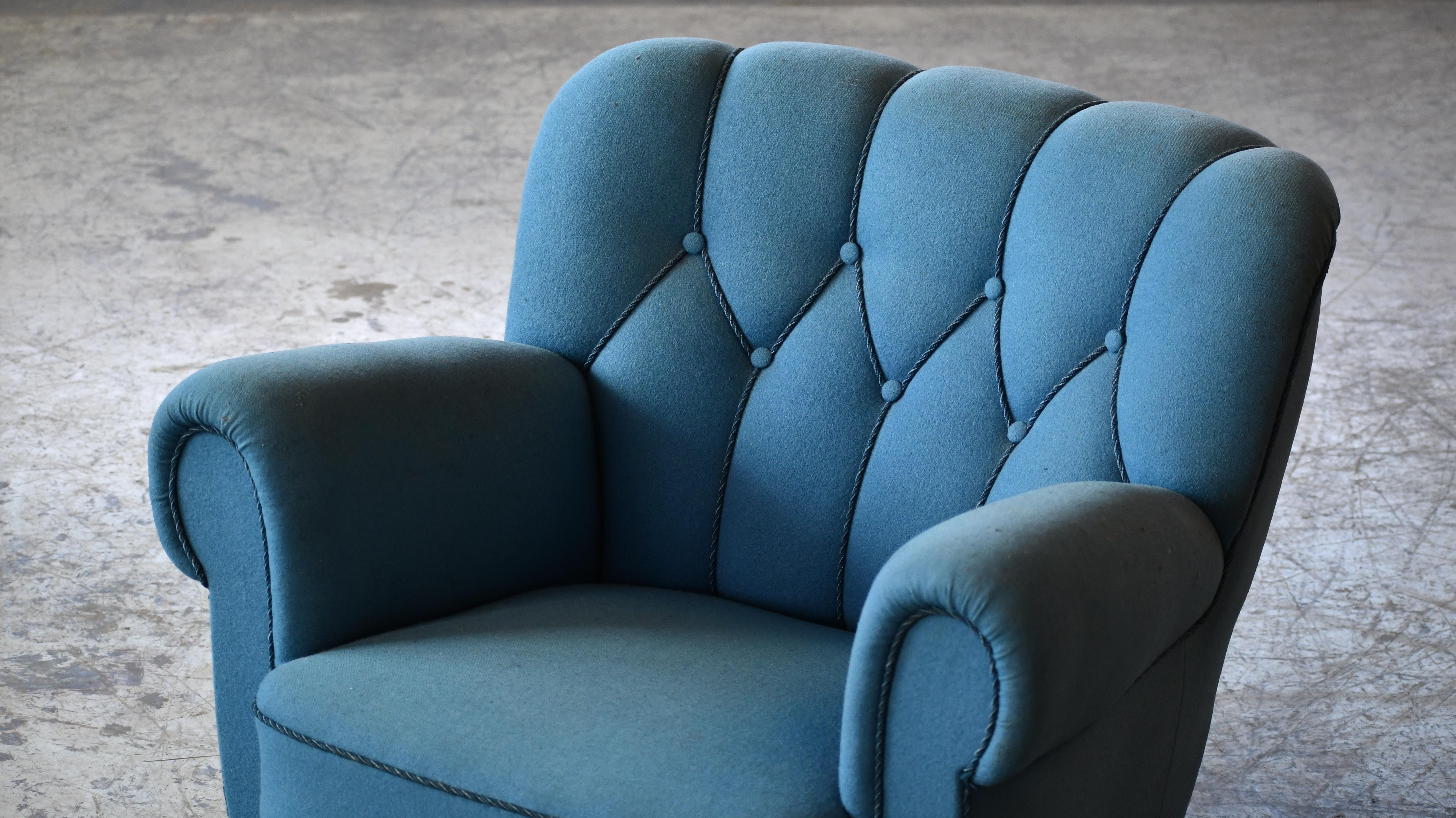 Pair of Danish 1940s Mid-size Low Back Club Chairs Style of Fritz Hansen In Fair Condition In Bridgeport, CT