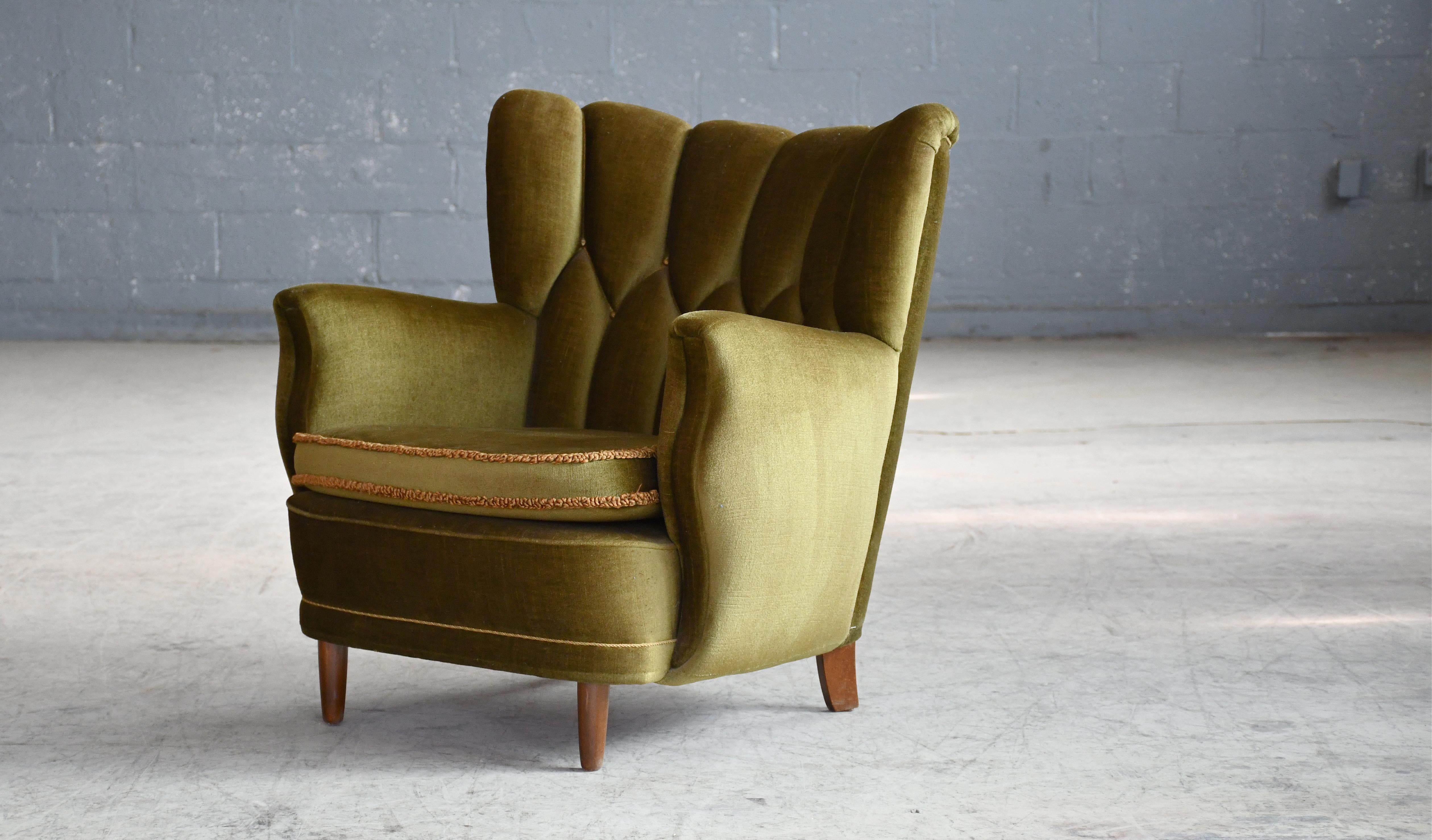 Pareja de sillas Club danesas con respaldo bajo estilo Fritz Hansen de la década de 1940 en Bueno estado para la venta en Bridgeport, CT