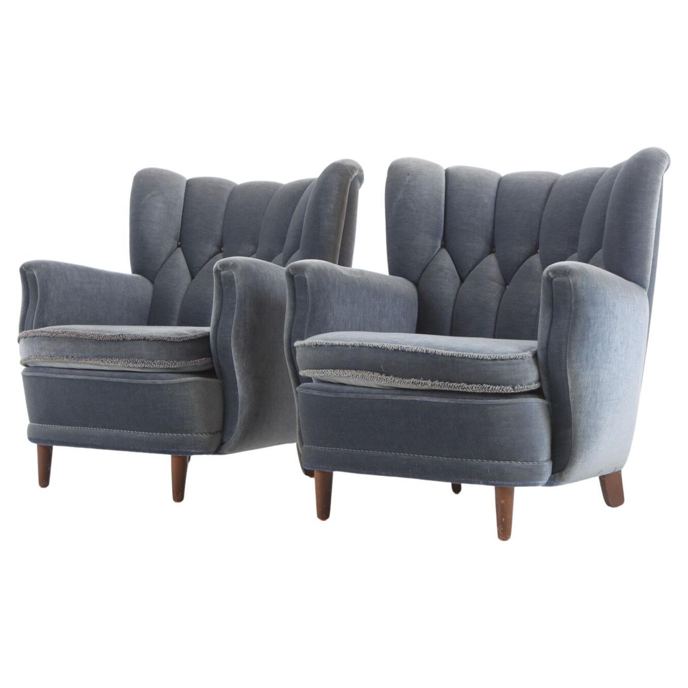 Pair of Danish 1940s Mid-size Low Back Club Chairs Style of Fritz Hansen