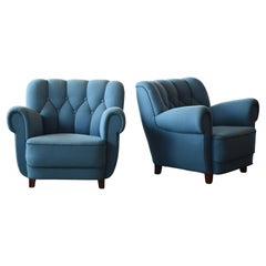 Pair of Danish 1940s Mid-size Low Back Club Chairs Style of Fritz Hansen