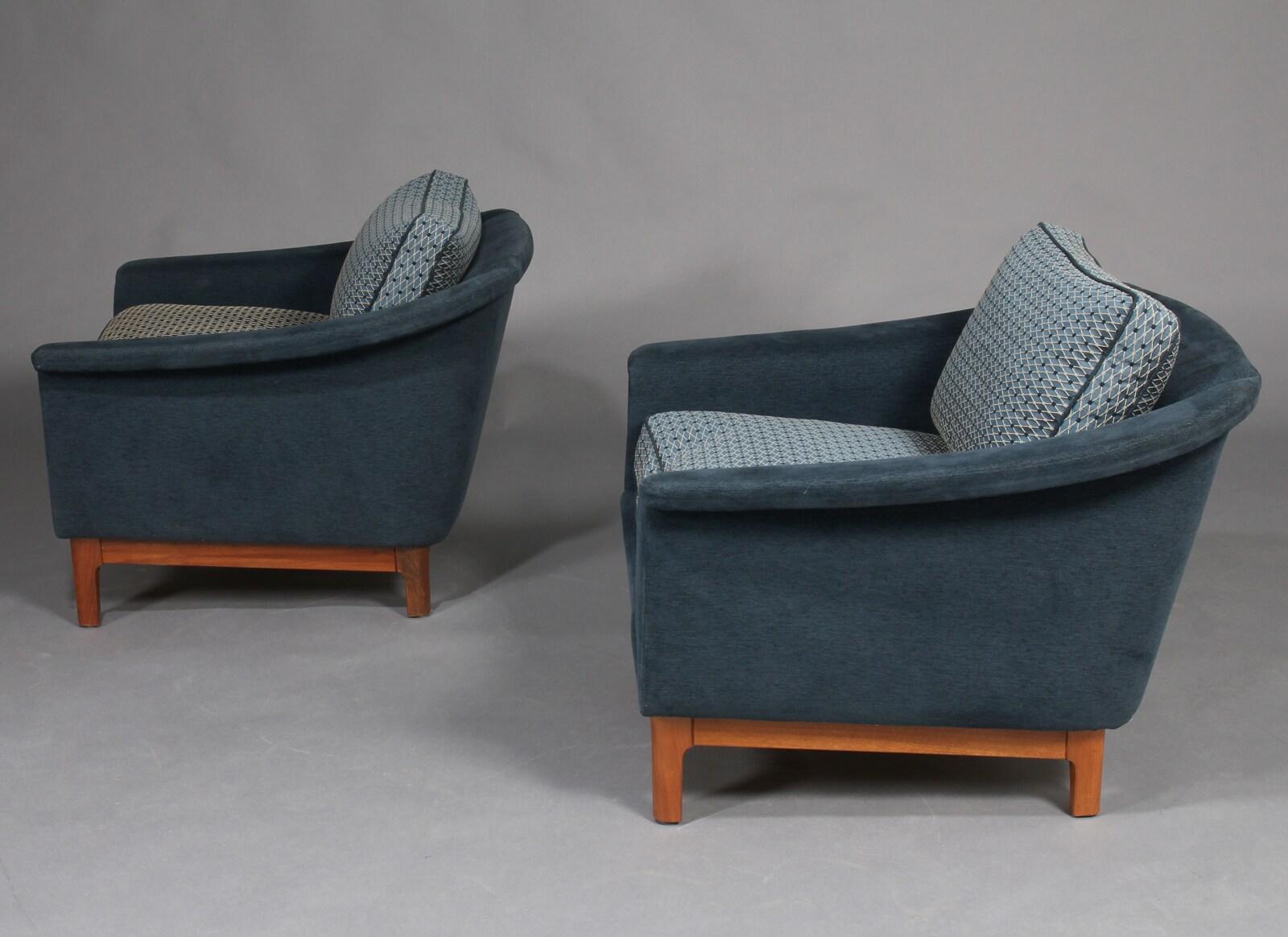 Pair of Danish 1970s Mid-size Low Back Club or Lunge Chair from Hotel Admiral In Good Condition In Bridgeport, CT