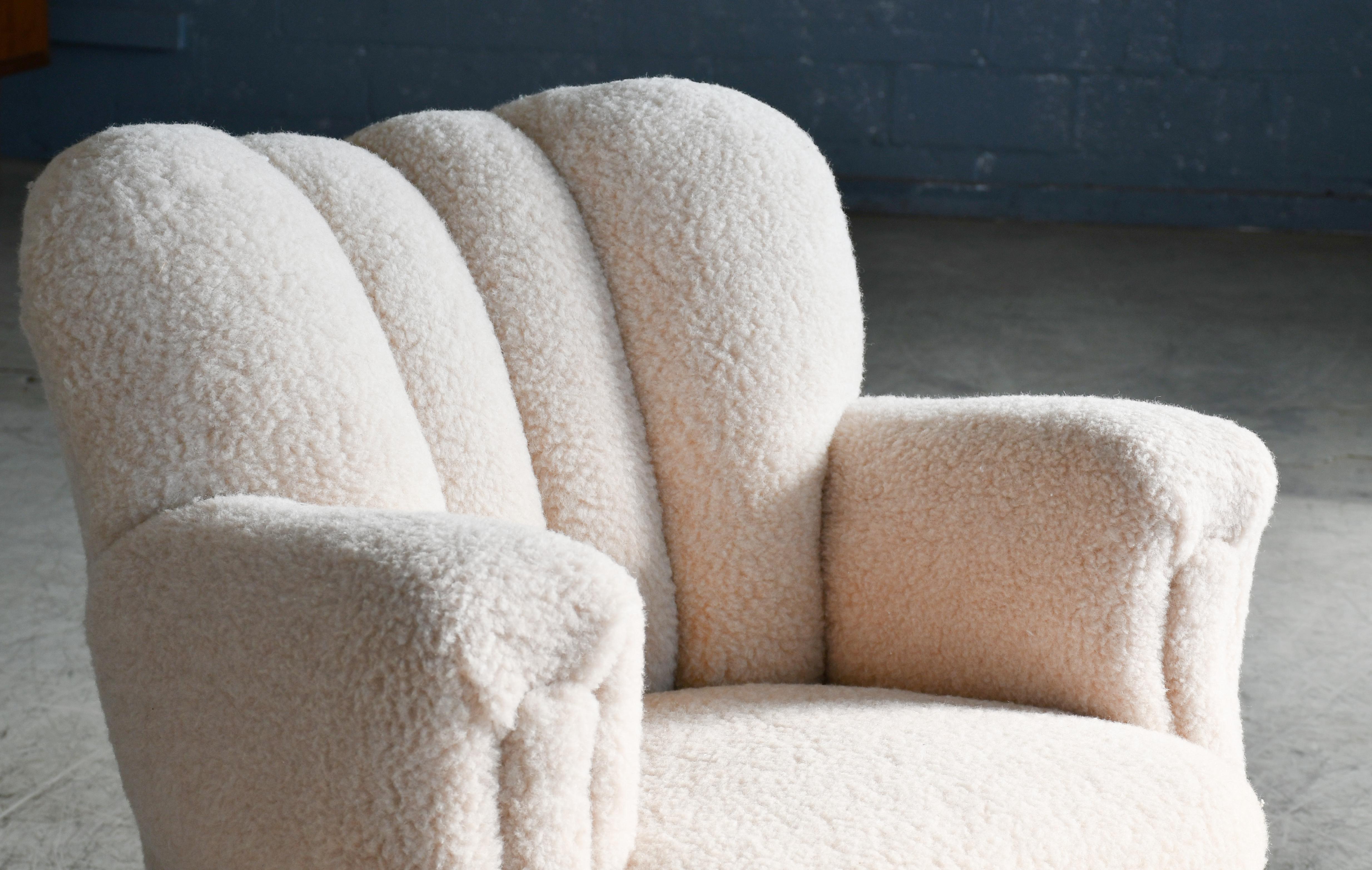 Laine Paire de fauteuils de salon danois des années 1940 à dossier bas et base pivotante en vente