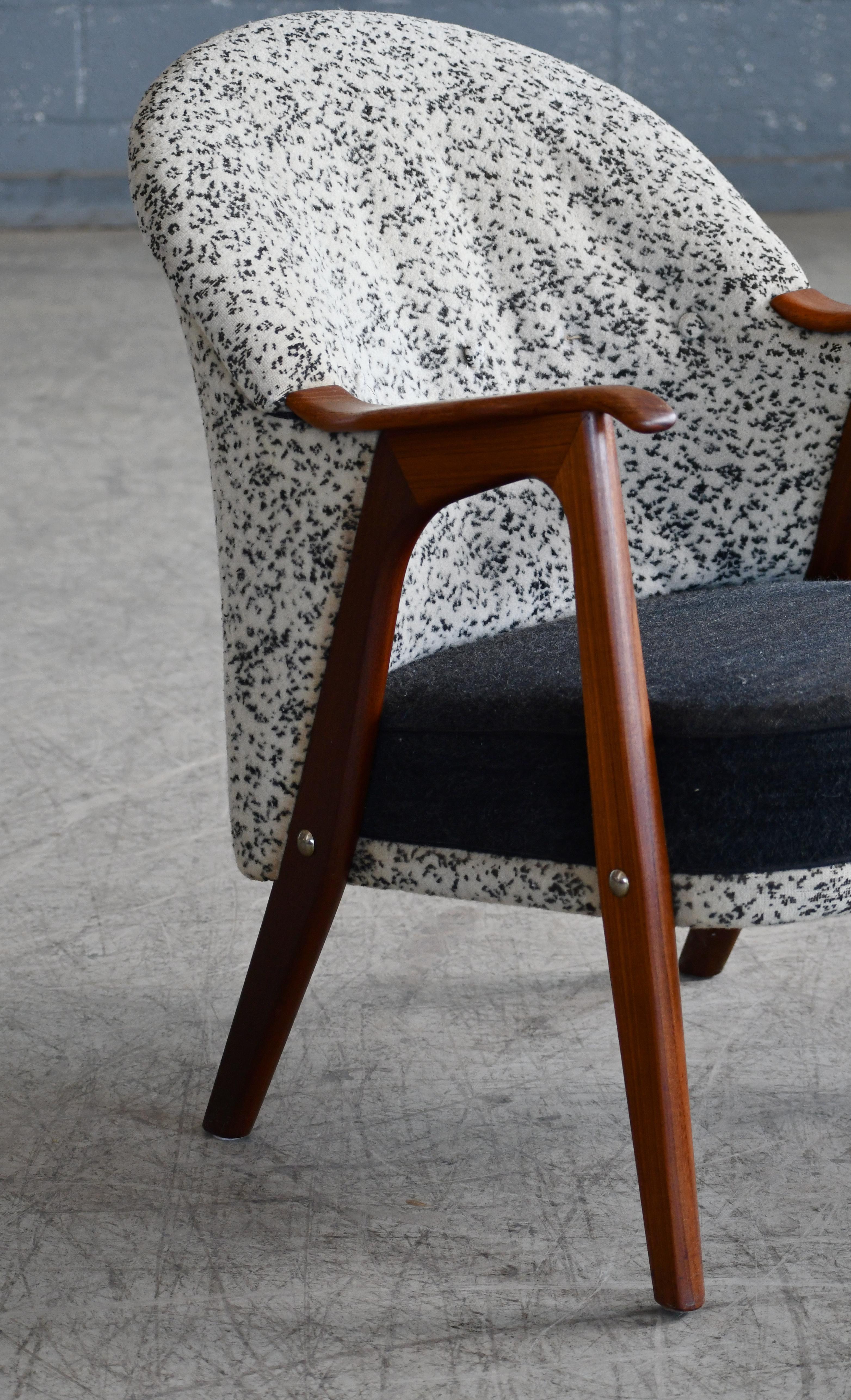 Pareja de sillones daneses de estilo Arne Hovmand de los años 50 con reposabrazos de teca Teca en venta