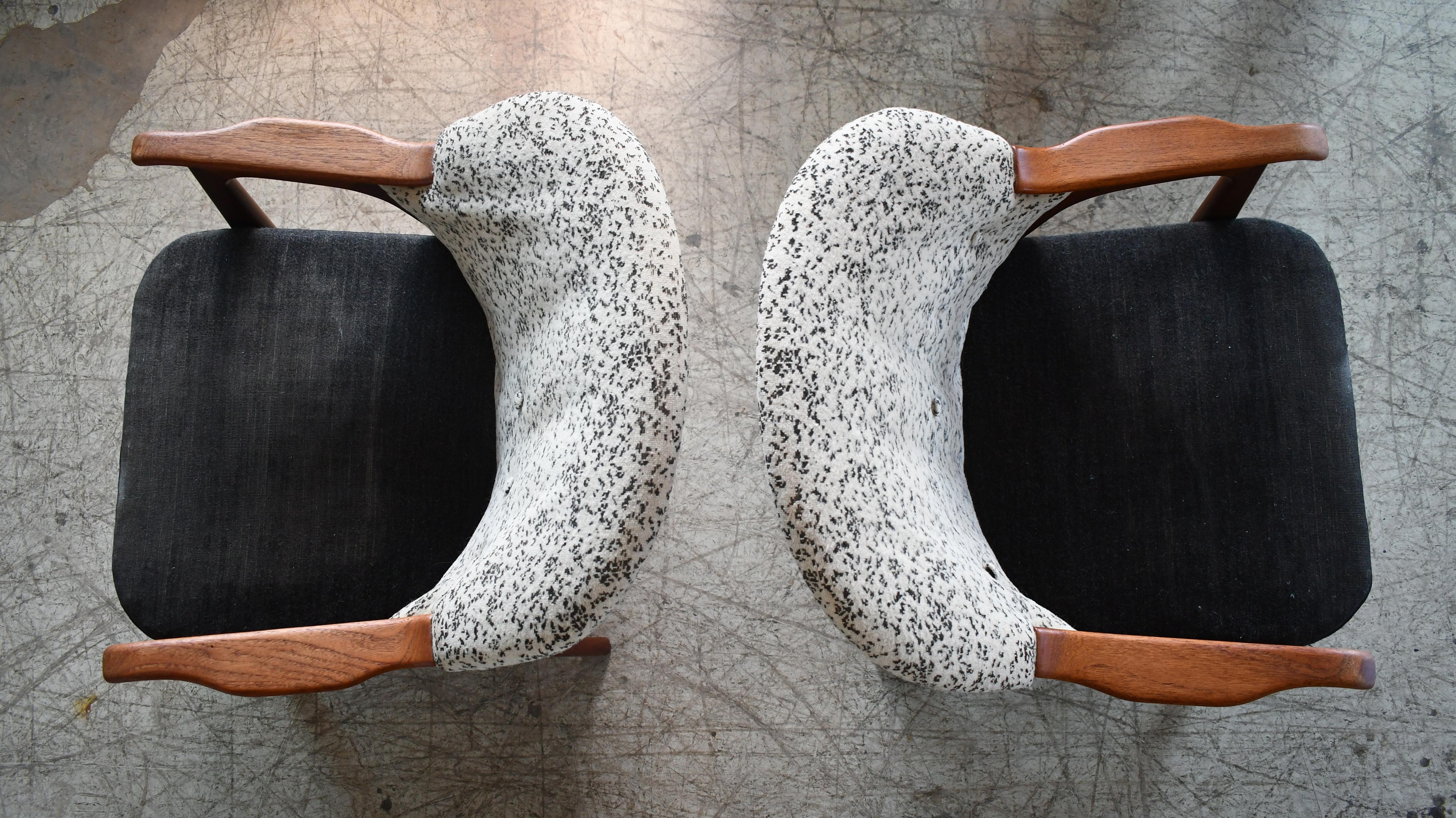 Pareja de sillones daneses de estilo Arne Hovmand de los años 50 con reposabrazos de teca en venta 2