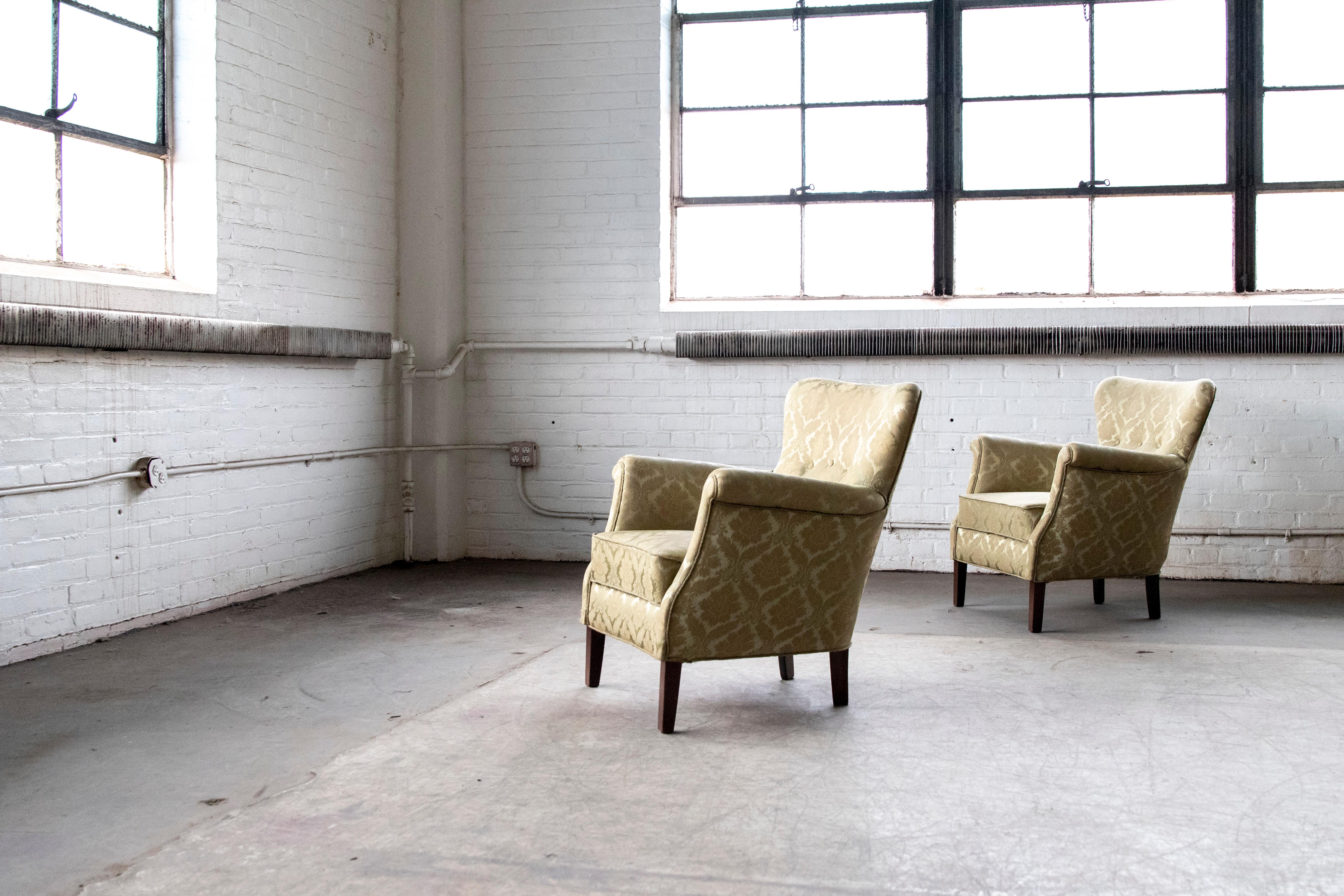 Beautiful pair of 1940s Danish easy chair attributed to Fritz Hansen. Very elegant with their distinct shape, precise lines and harmonious proportions. The size make them very versatile and well suited for today's urban homes. The chairs have been