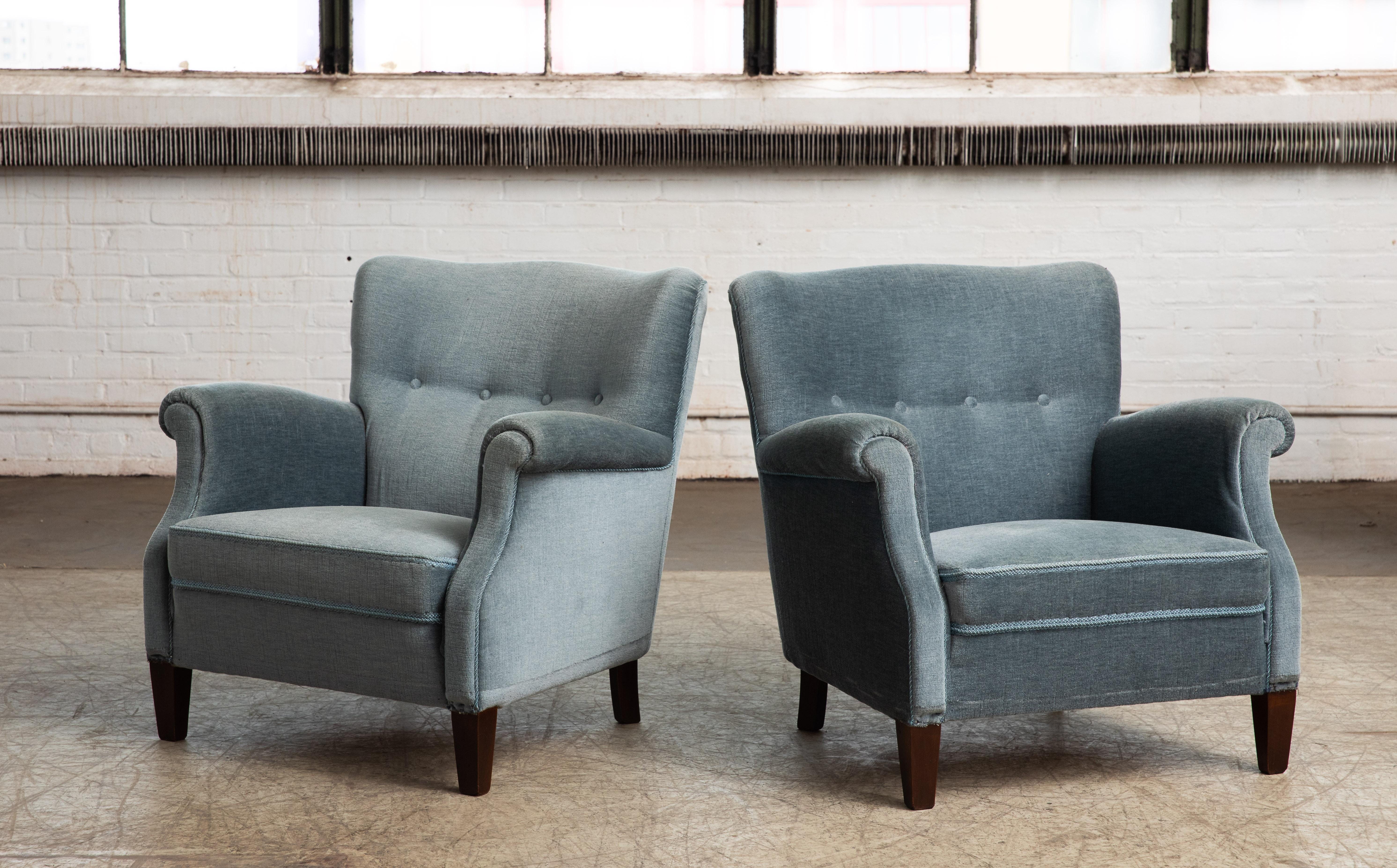 Beautiful pair of 1950s Danish easy chair attributed to Fritz Hansen. Very elegant with their distinct shape, precise lines and harmonious proportions. The size make them very versatile and well suited for today's urban homes. The design is very