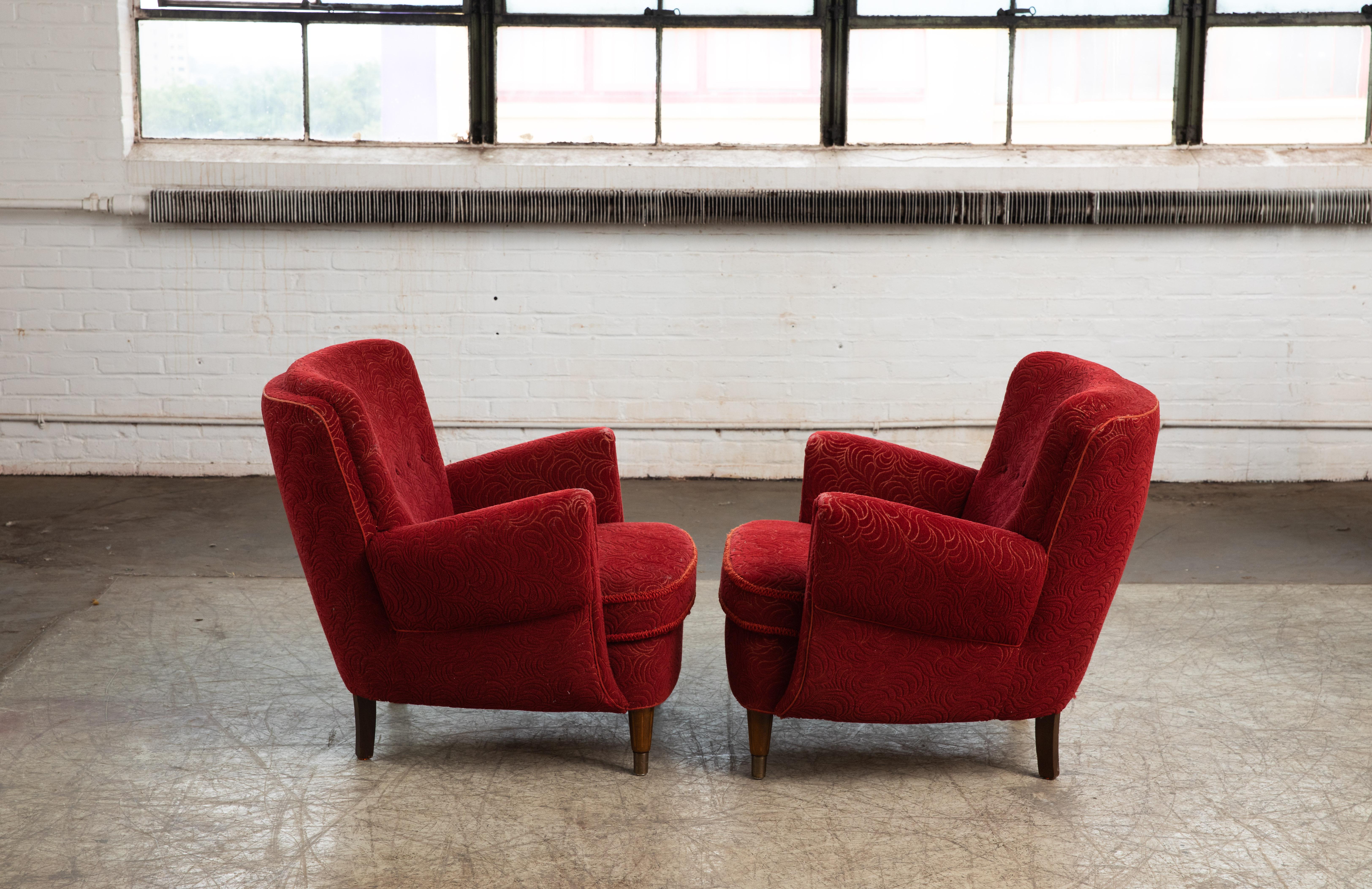 Mid-20th Century Pair of Danish 1950s Lounge Chairs in Red Mohair Attributed to Fritz Hansen