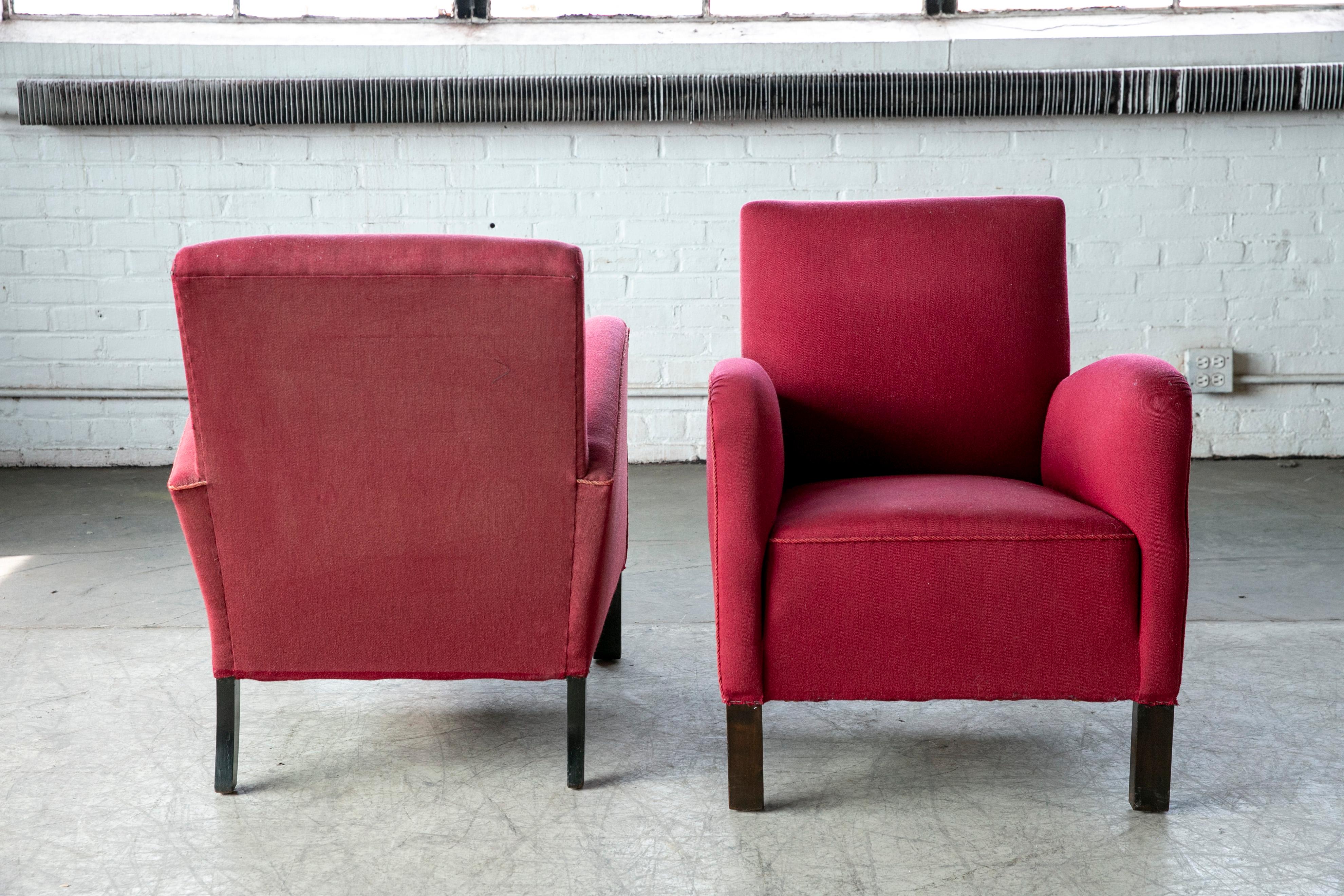 Pair of Danish 1950s Lounge Chairs in Red Wool in the Style of Fritz Hansen For Sale 6
