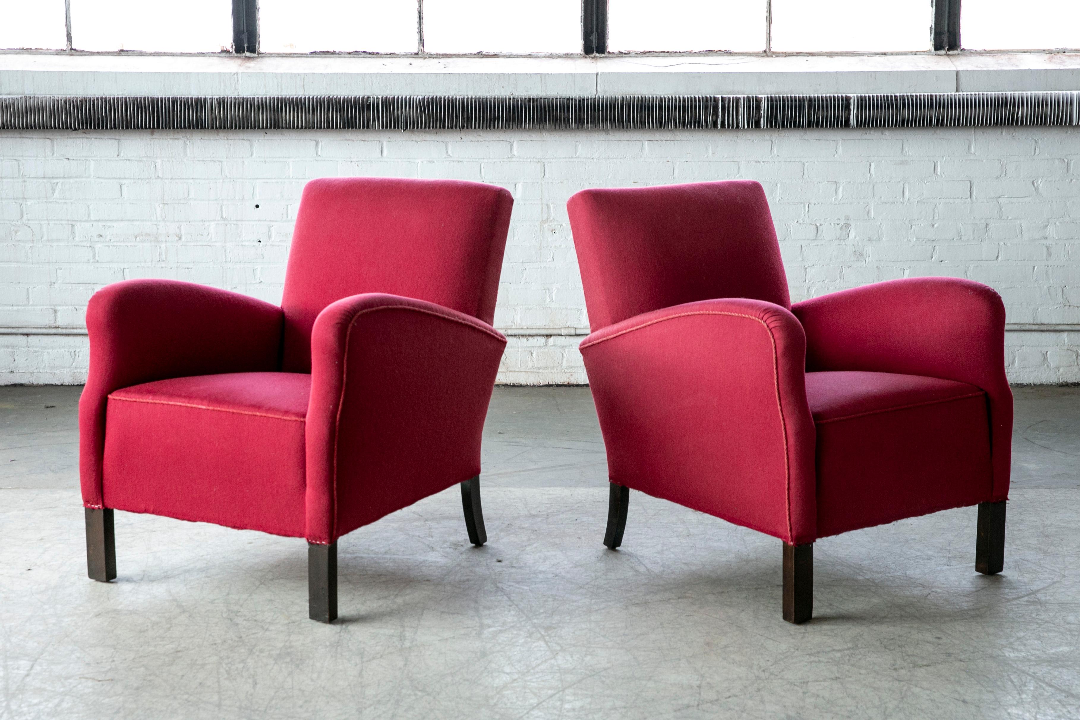 Mid-20th Century Pair of Danish 1950s Lounge Chairs in Red Wool in the Style of Fritz Hansen For Sale