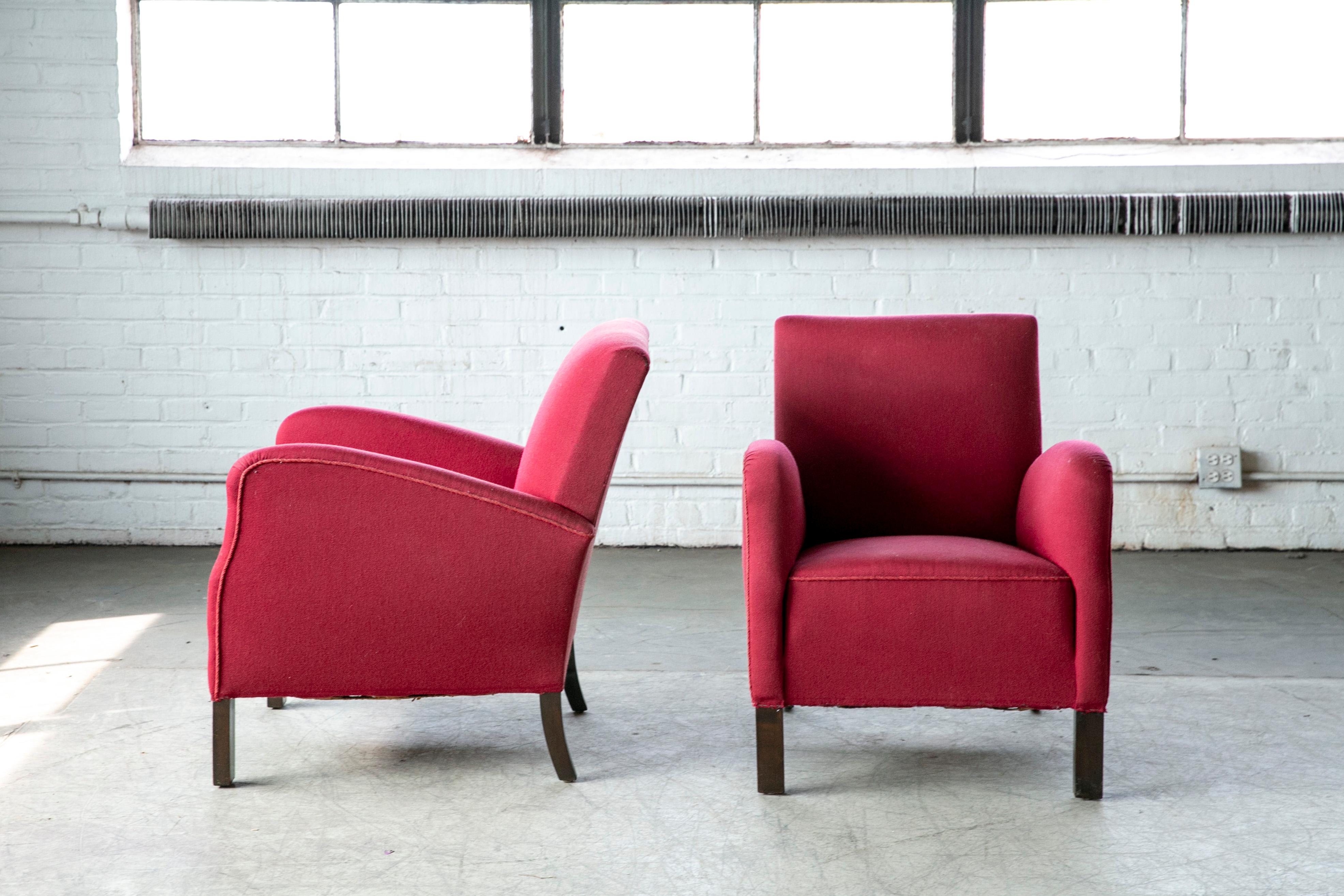 Pair of Danish 1950s Lounge Chairs in Red Wool in the Style of Fritz Hansen For Sale 3