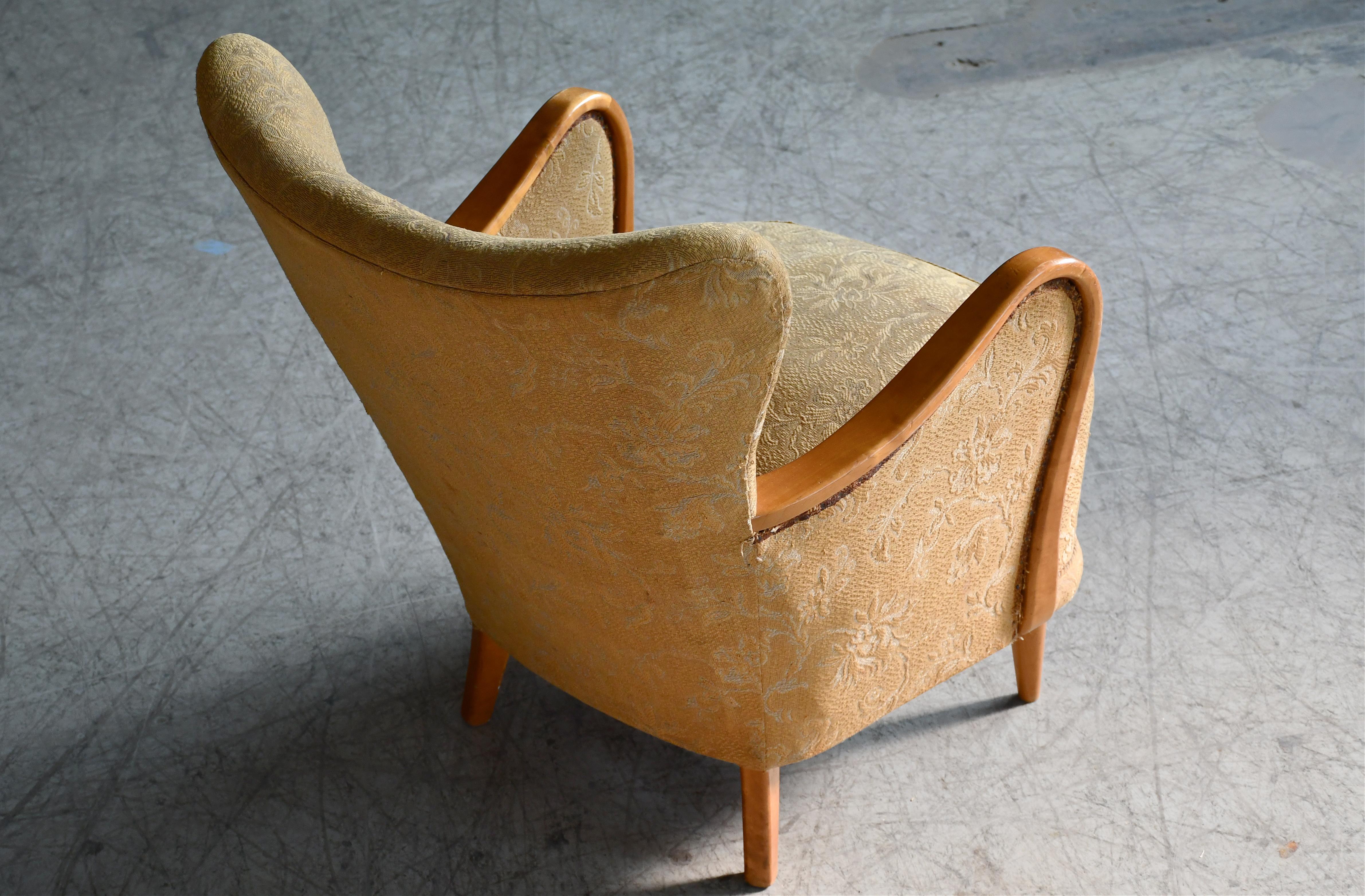 Coppia di  Sedie da salotto danesi degli anni '50 con braccioli intagliati in Beeche In condizioni buone in vendita a Bridgeport, CT