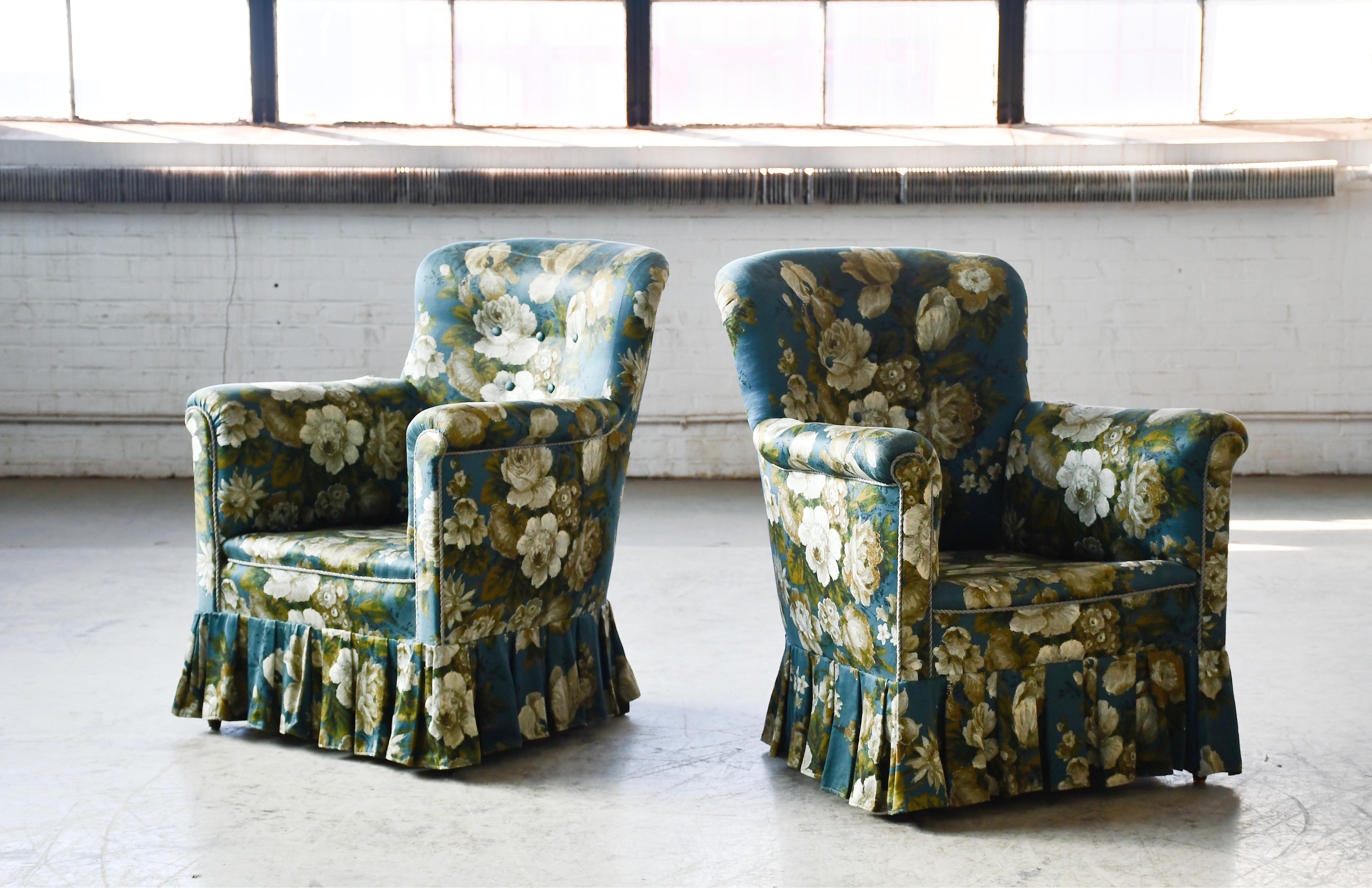 Beautiful pair of 1950s Danish easy chairs in the style of Peter Hvidt.  Very elegant with their distinct shape, precise lines and harmonious proportions. The size make them very versatile and well suited for today's urban homes. The chairs have