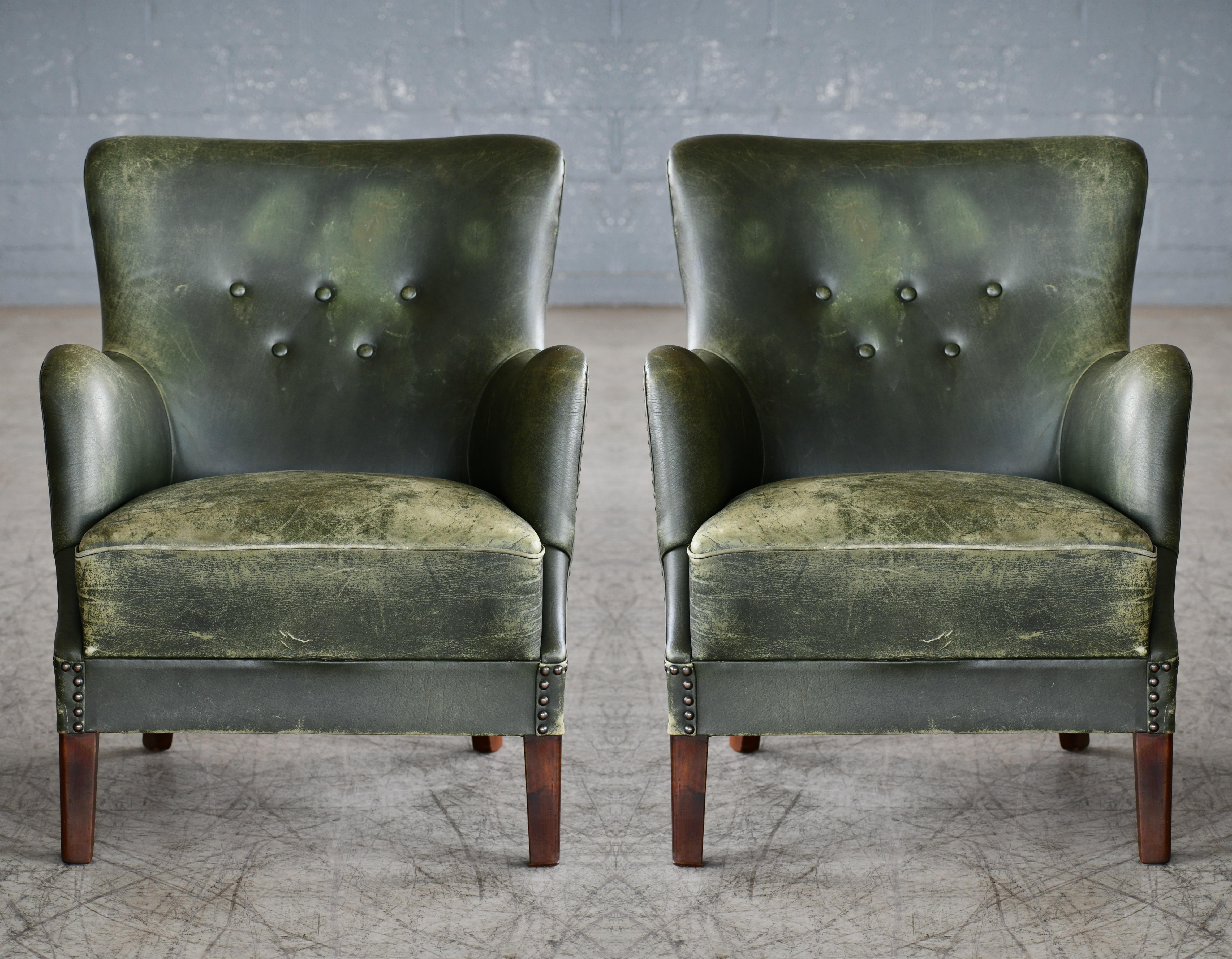 Scandinavian Modern Pair of Danish 1950s Peter Hvidt Attributed Lounge Chairs Green Leather