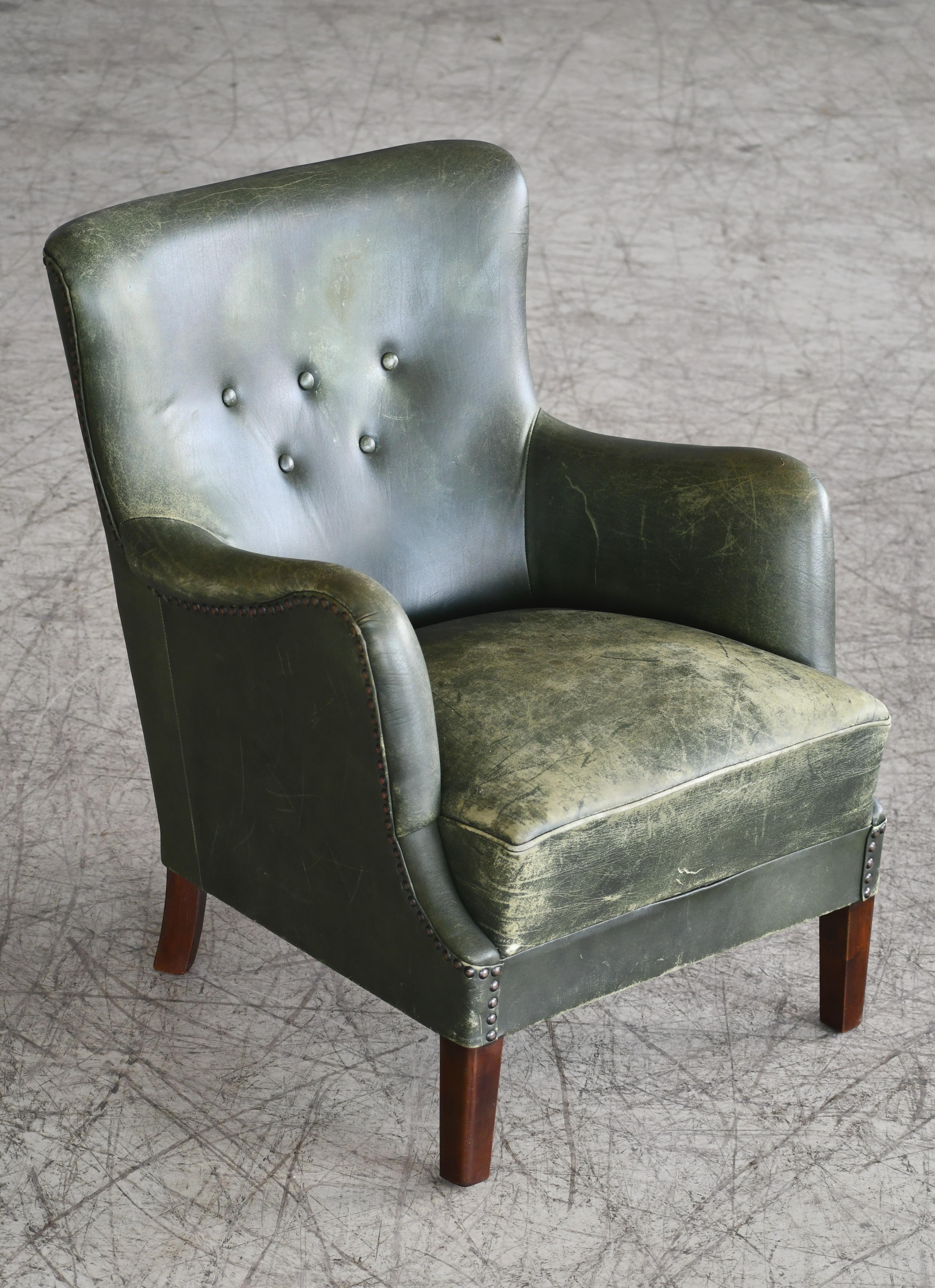 Mid-20th Century Pair of Danish 1950s Peter Hvidt Attributed Lounge Chairs Green Leather