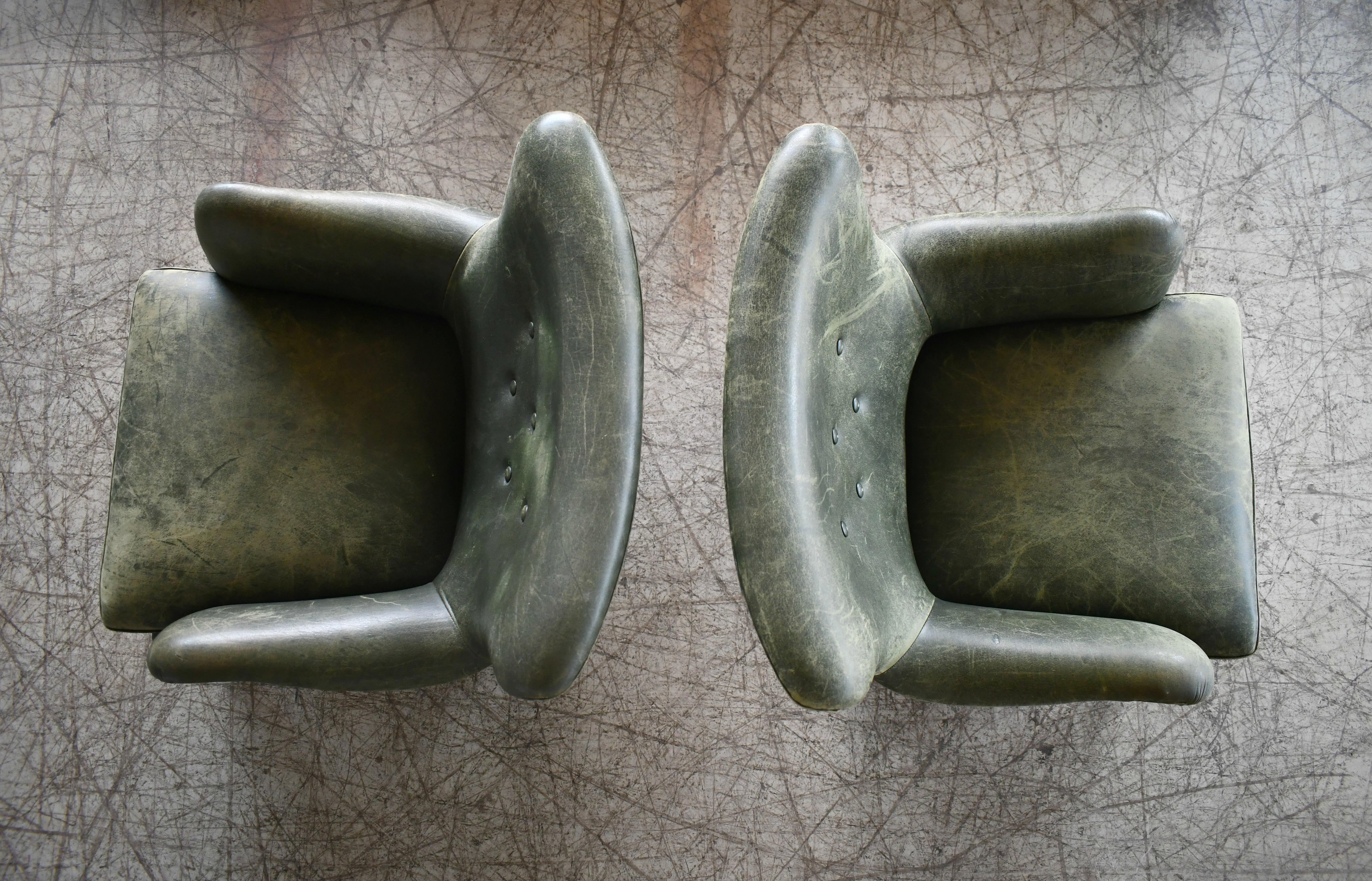 Pair of Danish 1950s Peter Hvidt Attributed Lounge Chairs Green Leather 4