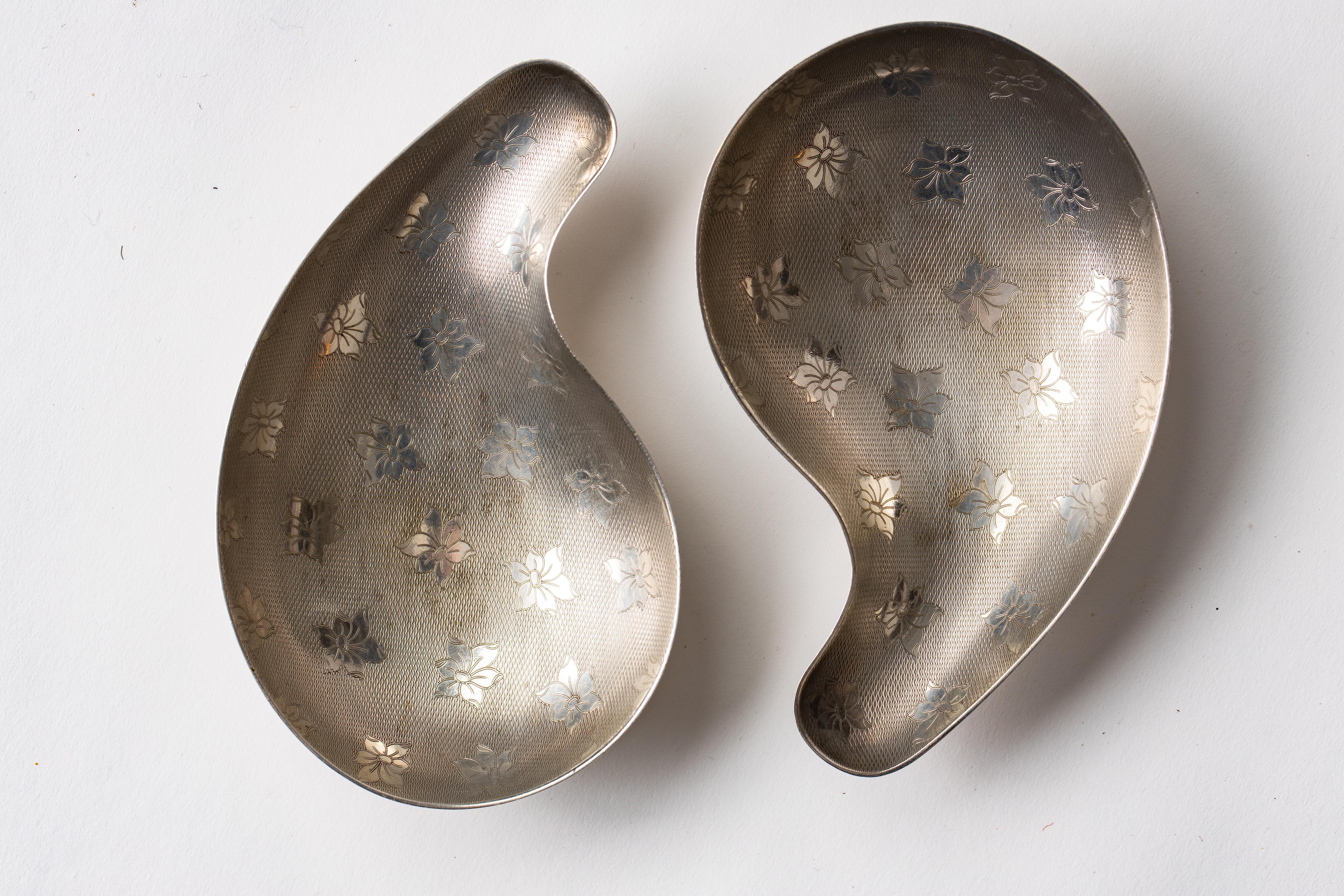 Pair of Danish 1950s Silver Plate Paisley Shape Vide Poche Trays In Good Condition In New York, NY