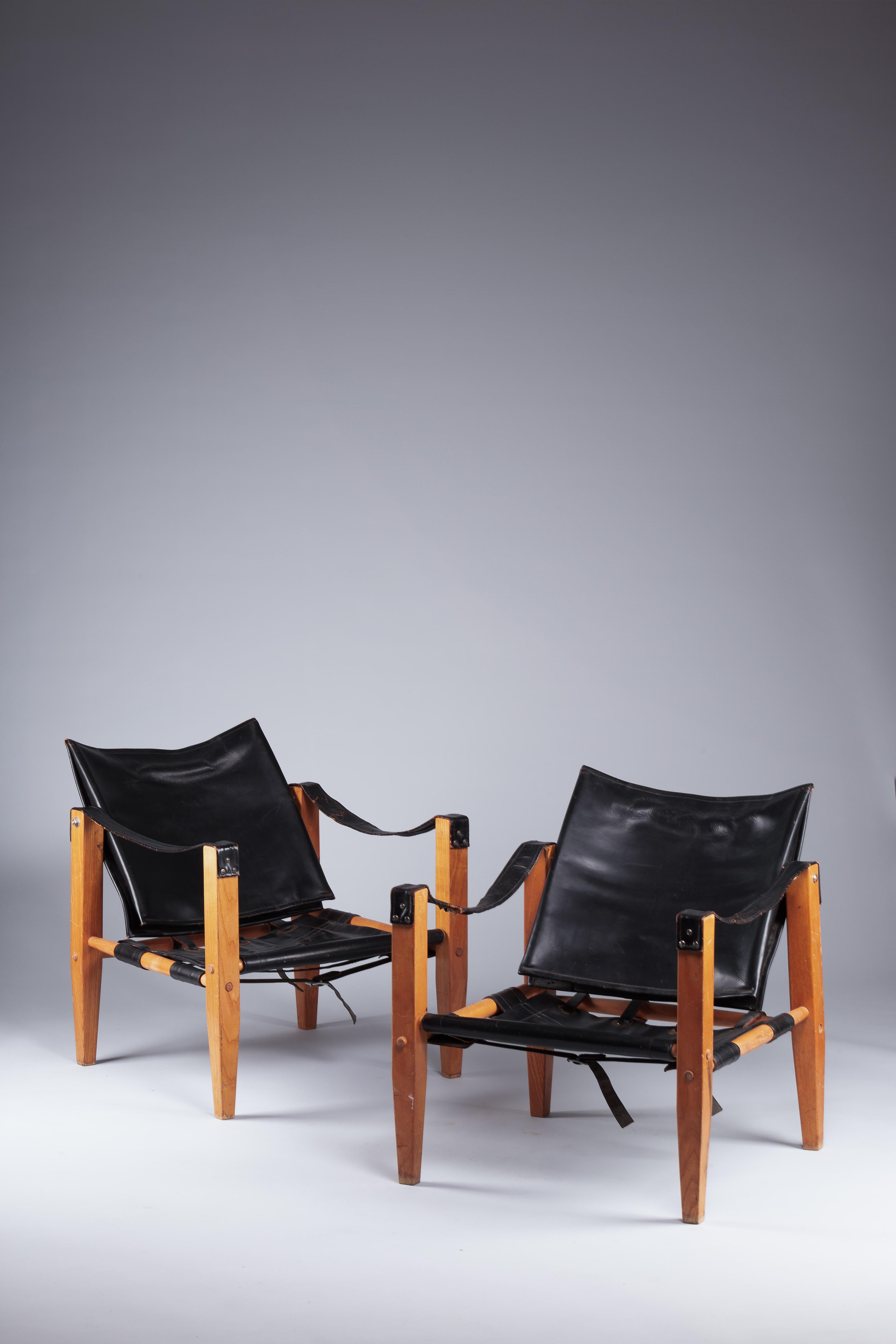 20ième siècle Paire de fauteuils safari danois en cuir noir des années 1960 en vente
