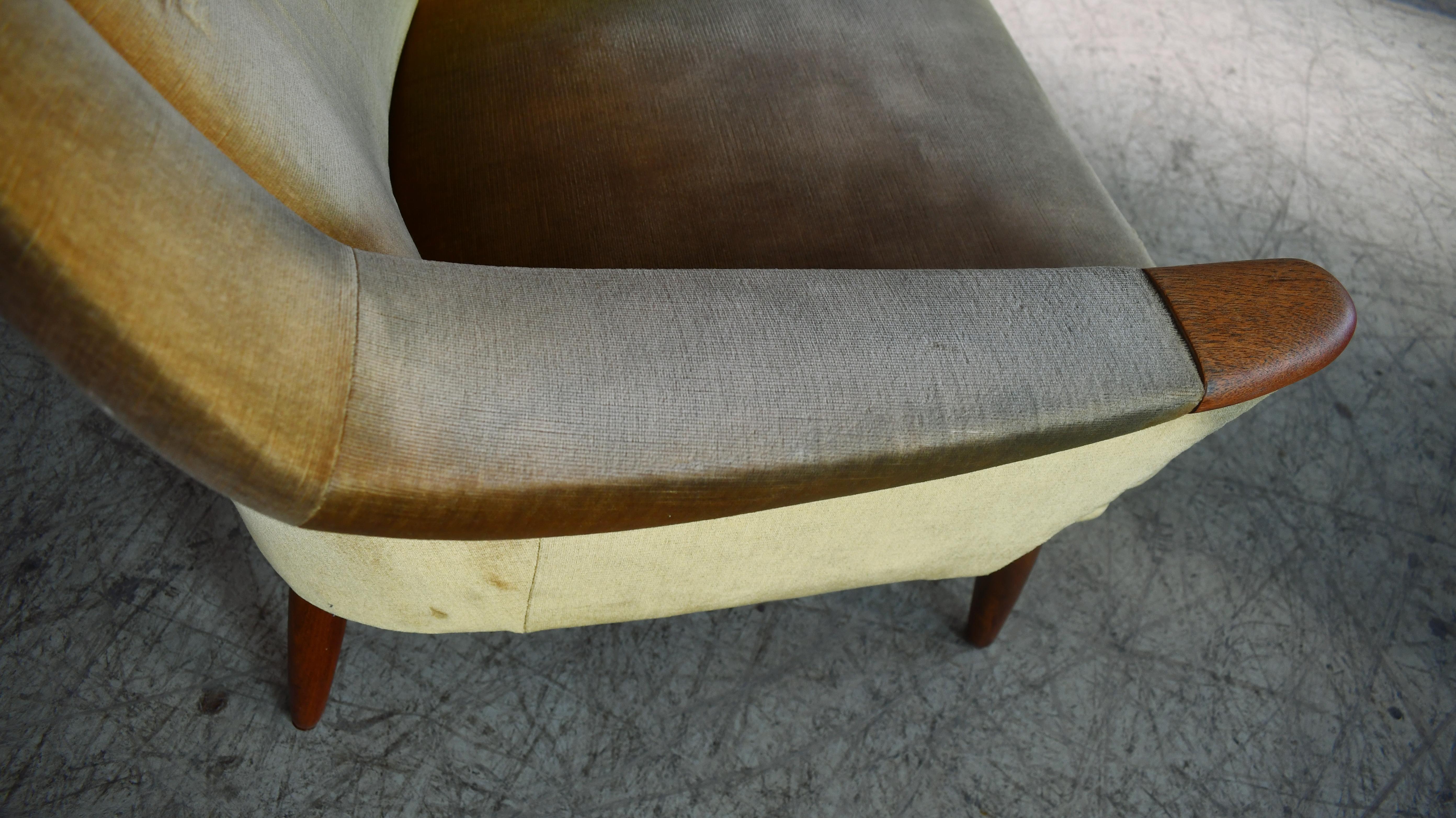 Laine Paire de fauteuils de salon danois des années 1960 avec pieds et détails en teck en vente