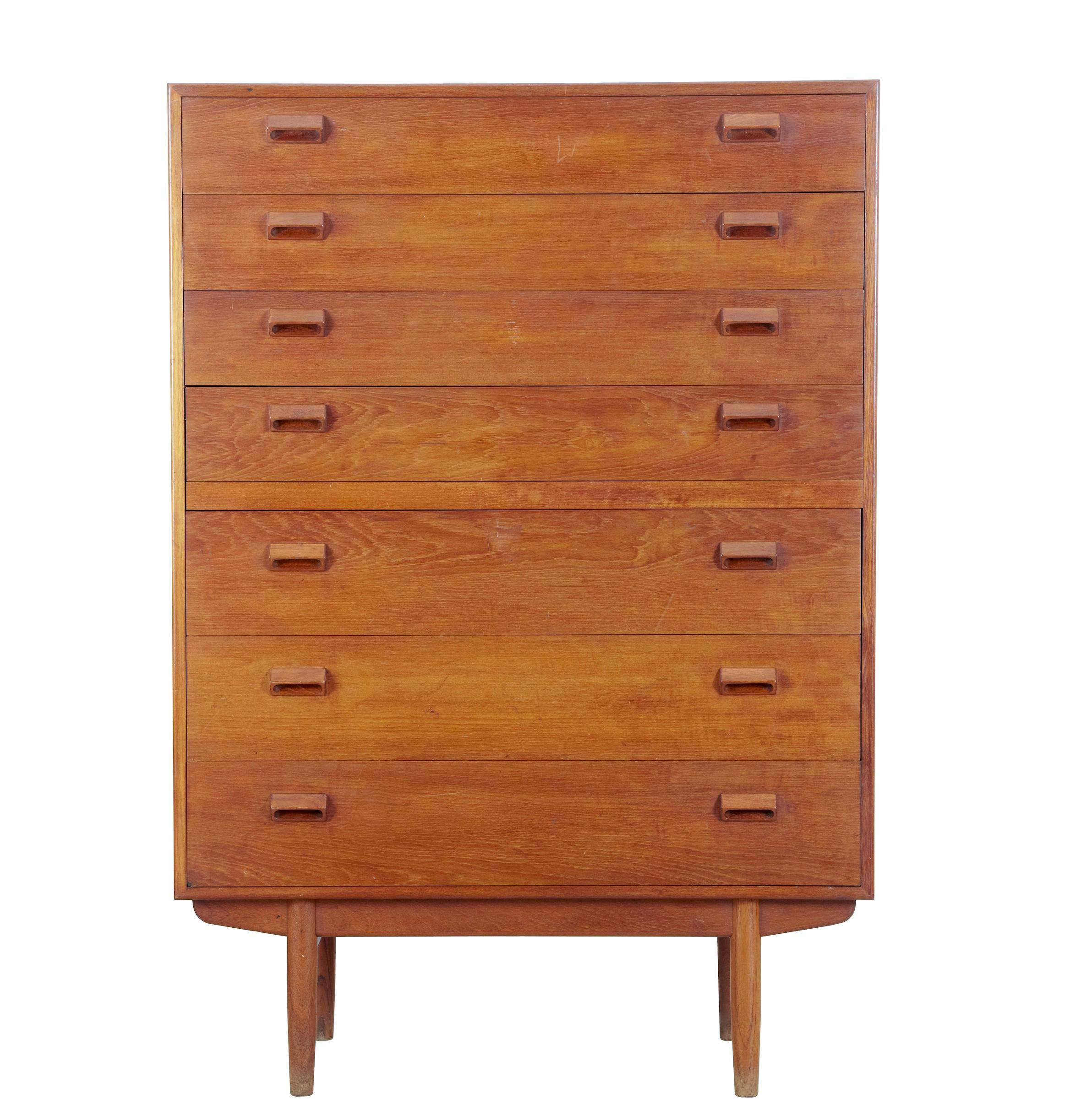 Good quality Scandinavian teak chest of drawers, circa 1960.
Rare to find a pair of these chests still together.
Rich teak color and solid wood handles.
Seven drawers in each chest.
Minor surface marks to drawer fronts in line with use.