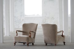 Coppia di poltrone antiche danesi, rivestite in velluto, inizio XX secolo