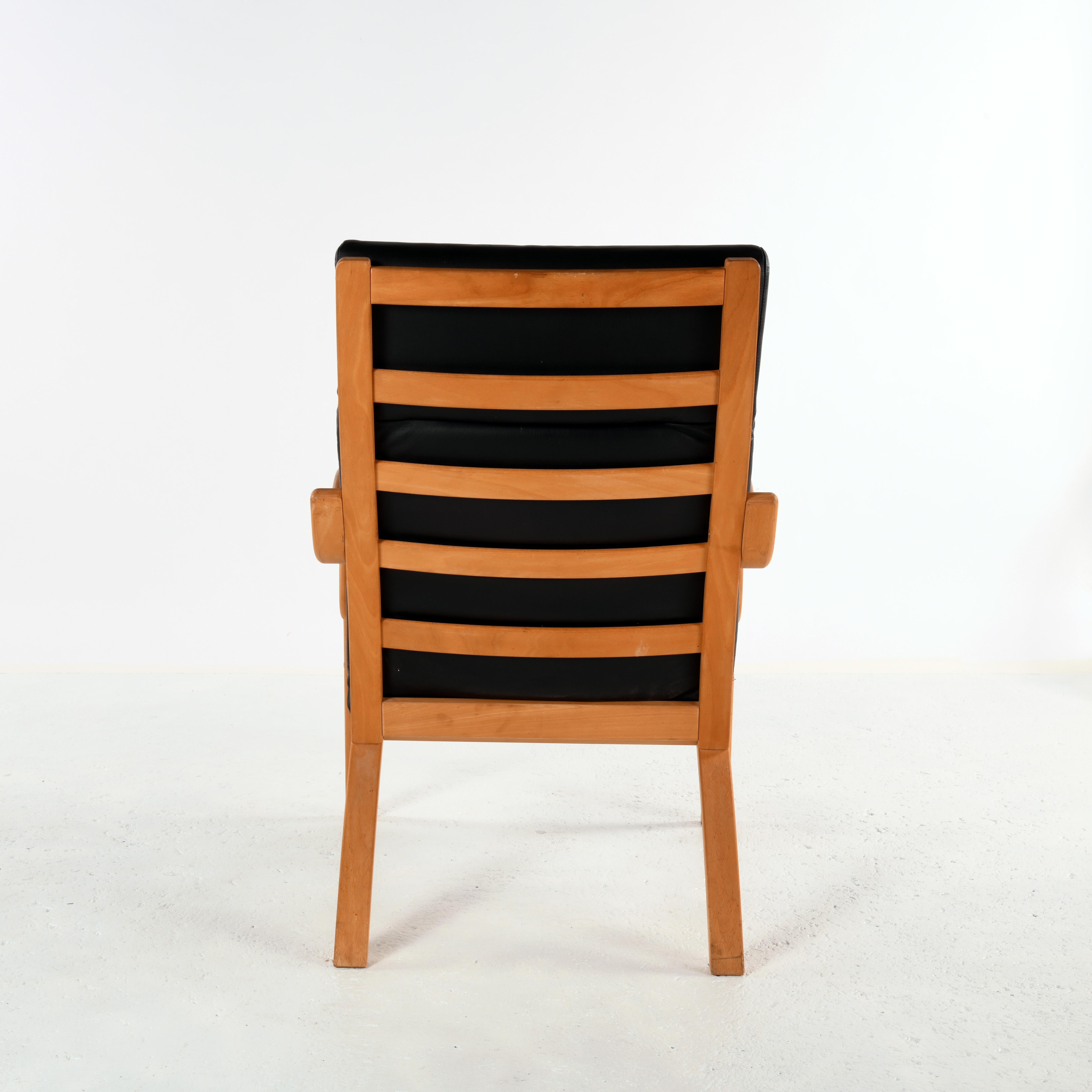 Paar dänische Sessel, geschwungene, mehrreihige Buche und schwarzes Leder im Angebot 4