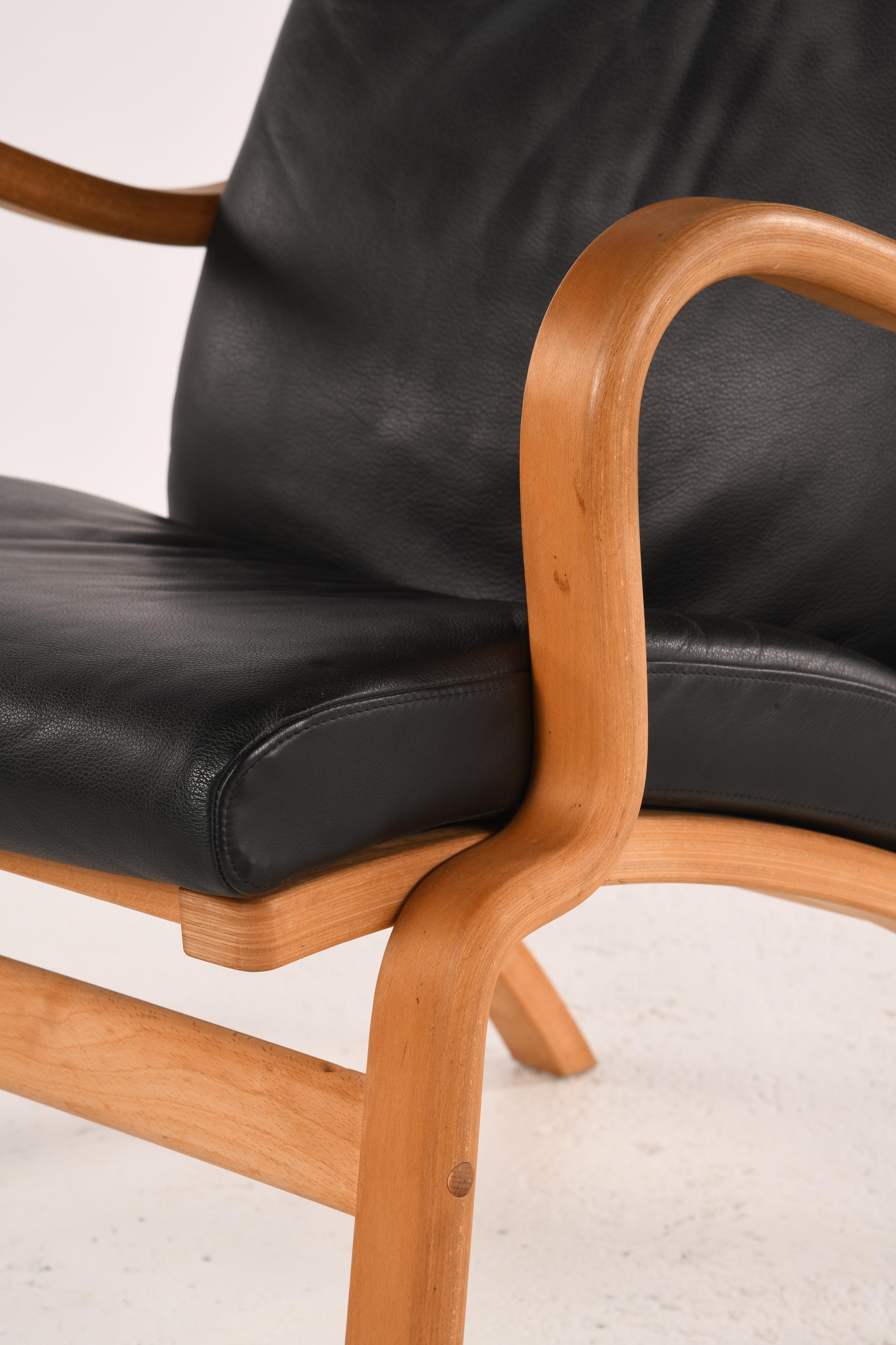 Pair of danish armchair, curved multi-ply beech and black leather For Sale 5